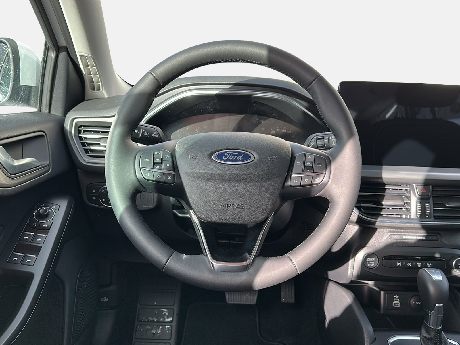 FORD Focus Station Wagon 1.0i EcoB Hybrid 125 Titanium-image-11