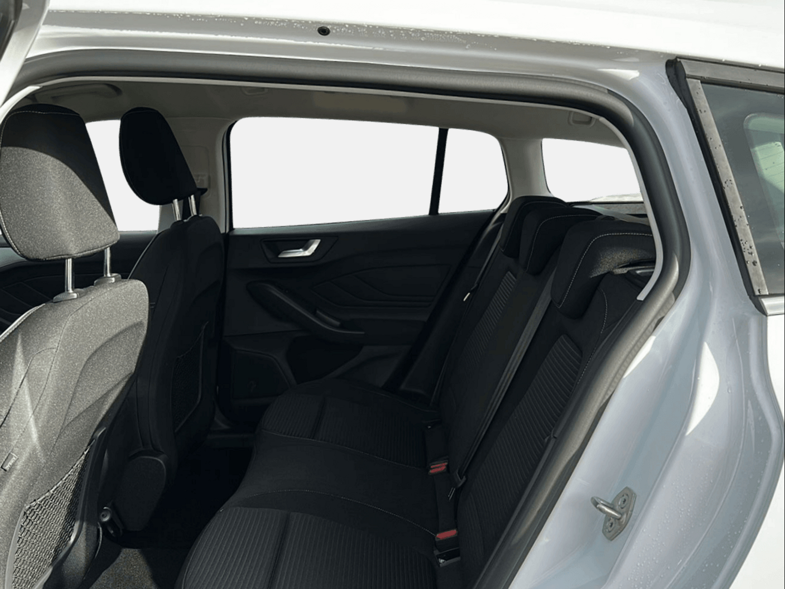 FORD Focus Station Wagon 1.0i EcoB Hybrid 125 Titanium-image-12