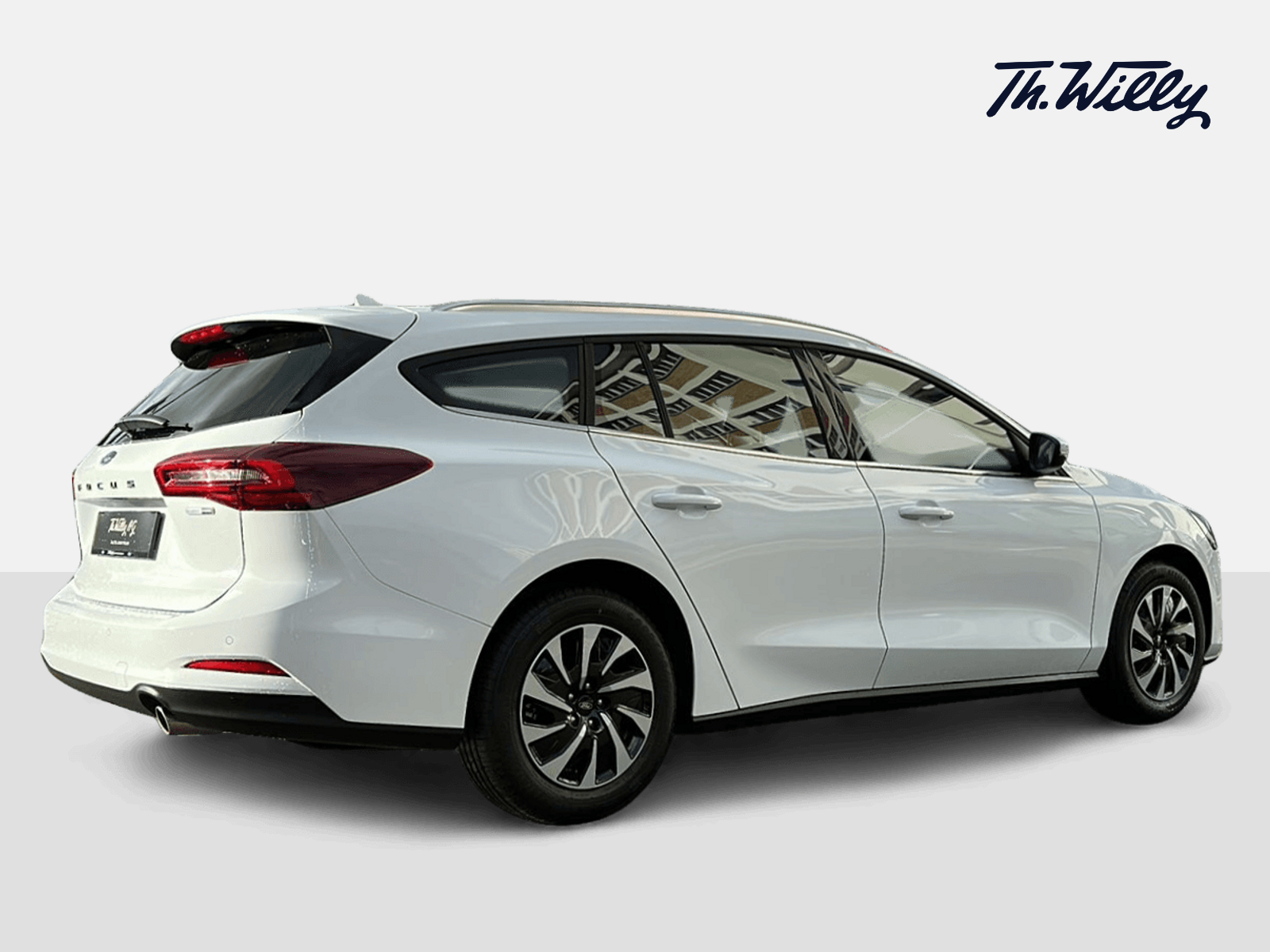 FORD Focus Station Wagon 1.0i EcoB Hybrid 125 Titanium-image-4