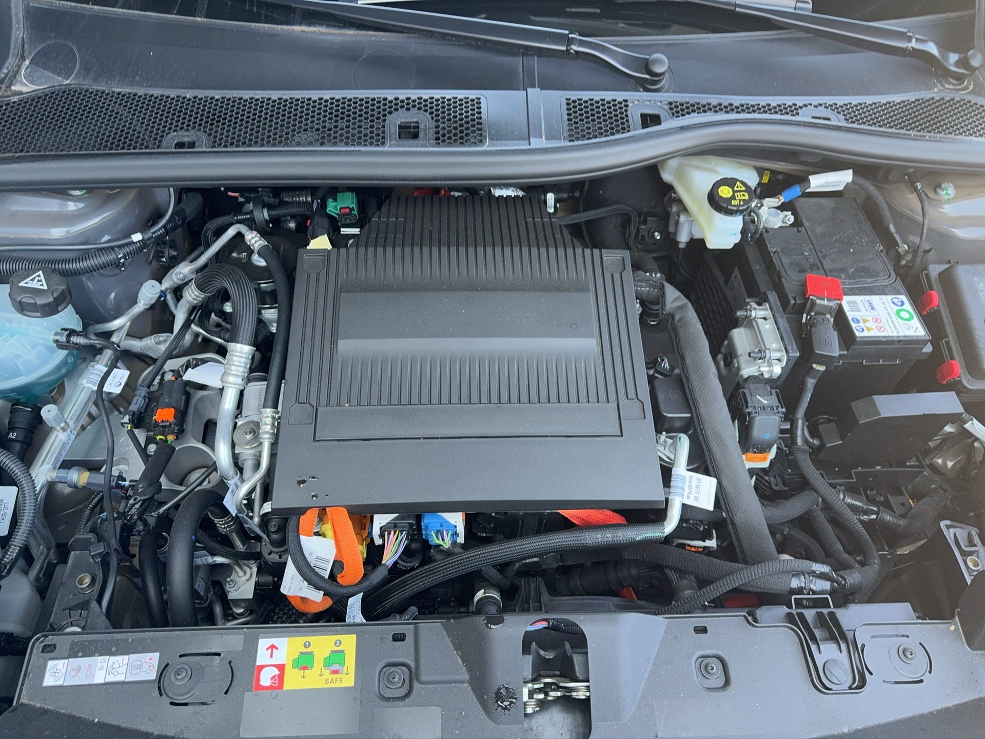 PEUGEOT 2008 156 e 54 kWh Allure-image-17
