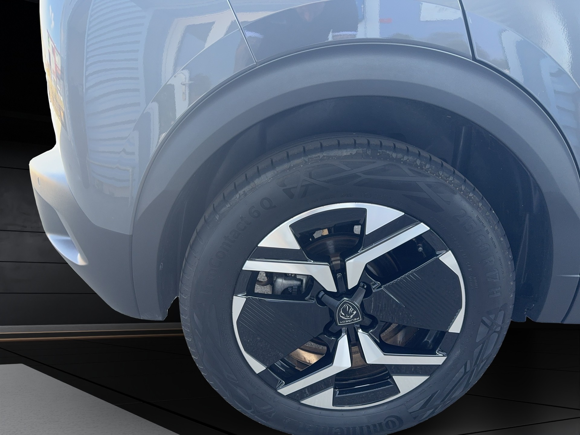 PEUGEOT 2008 156 e 54 kWh Allure-image-21