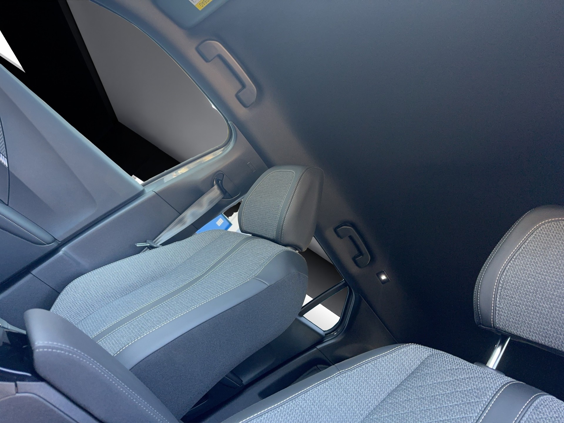 PEUGEOT 2008 156 e 54 kWh Allure-image-22