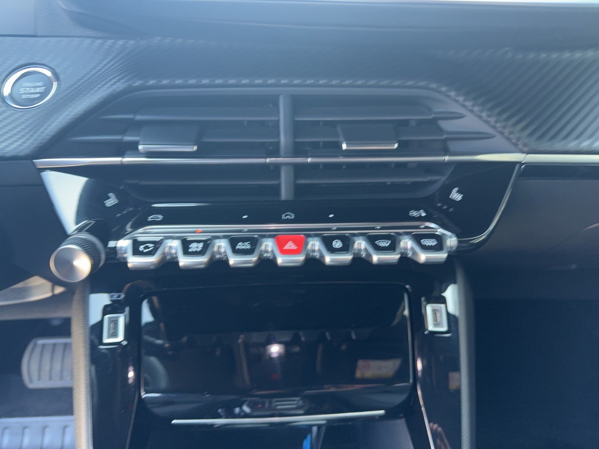 PEUGEOT 2008 156 e 54 kWh Allure-image-11