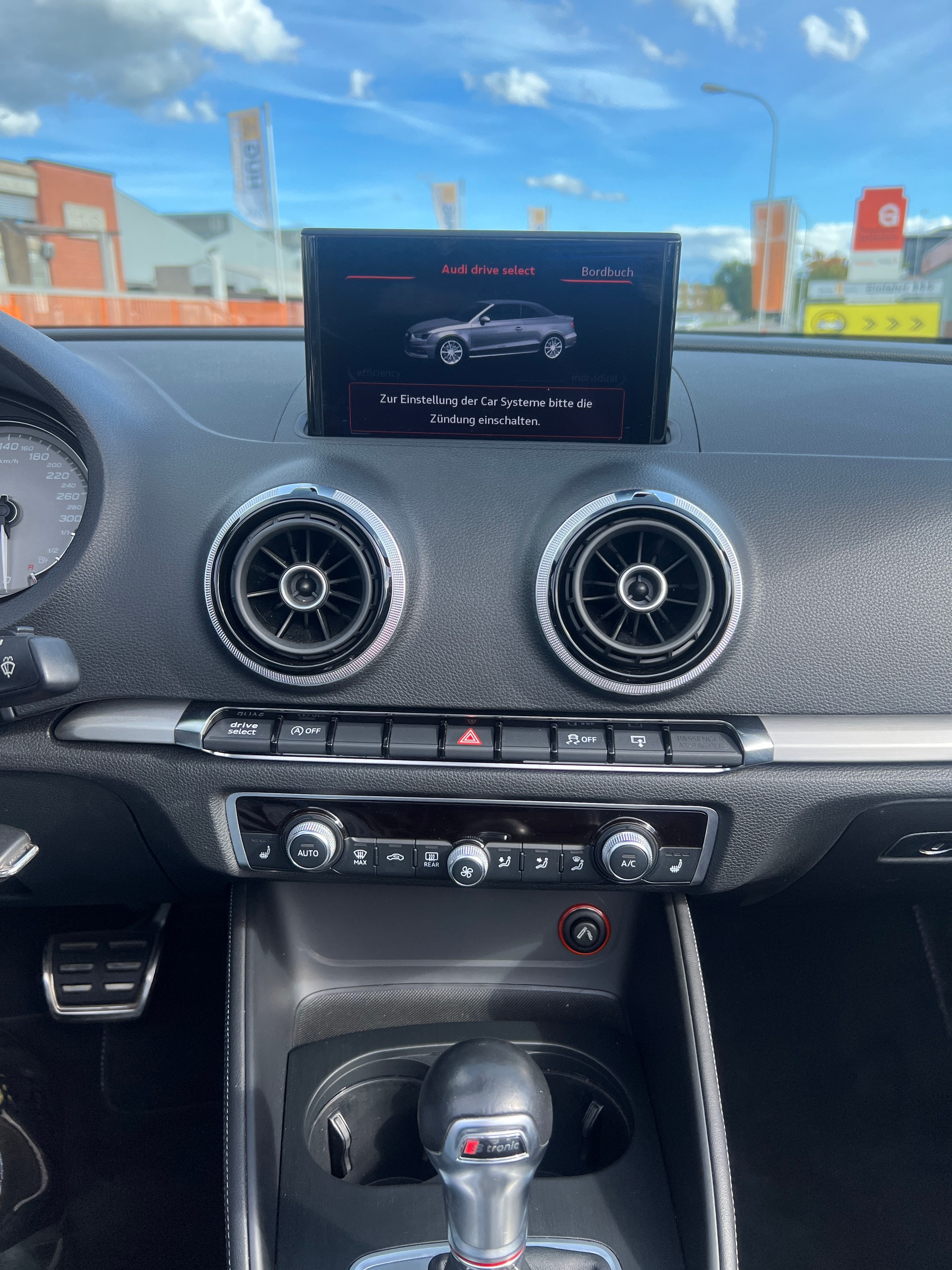 AUDI S3 Cabrio 2.0 TFSI quattro S-tronic-image-13