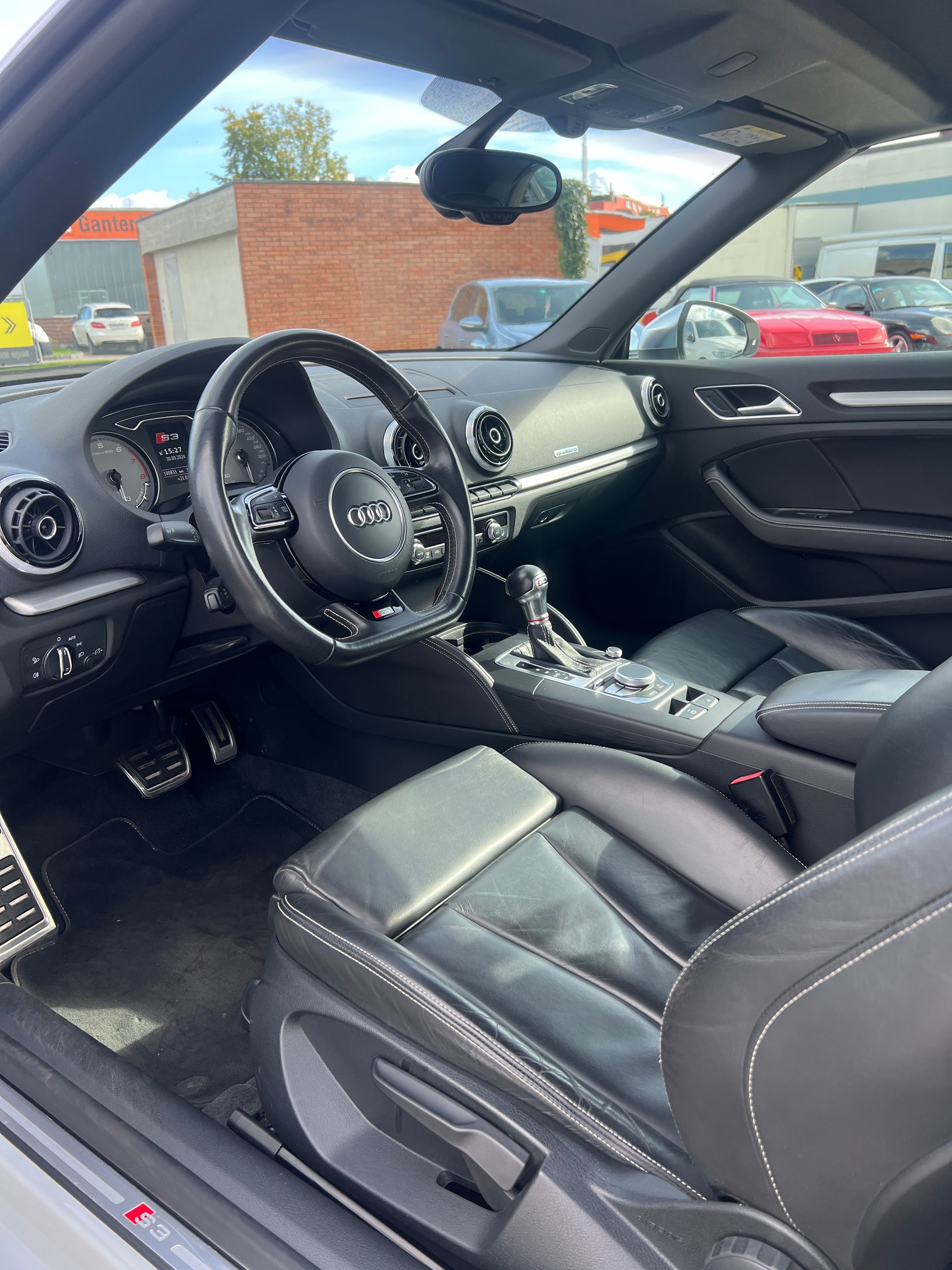 AUDI S3 Cabrio 2.0 TFSI quattro S-tronic-image-8