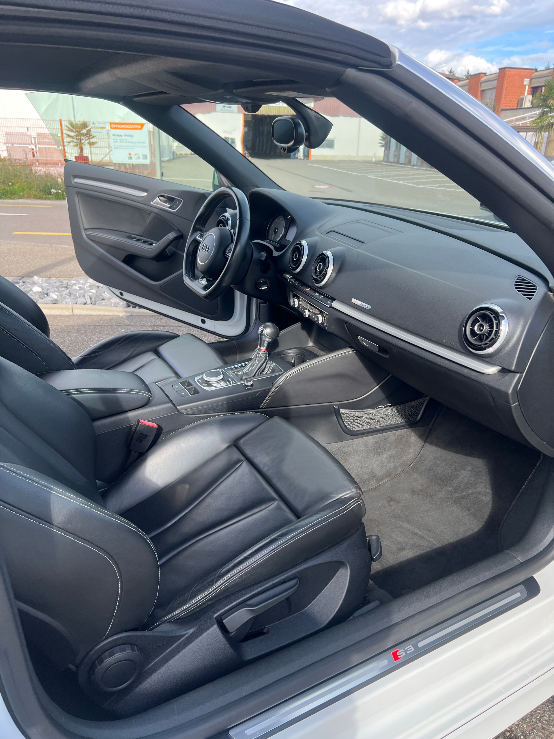 AUDI S3 Cabrio 2.0 TFSI quattro S-tronic-image-10