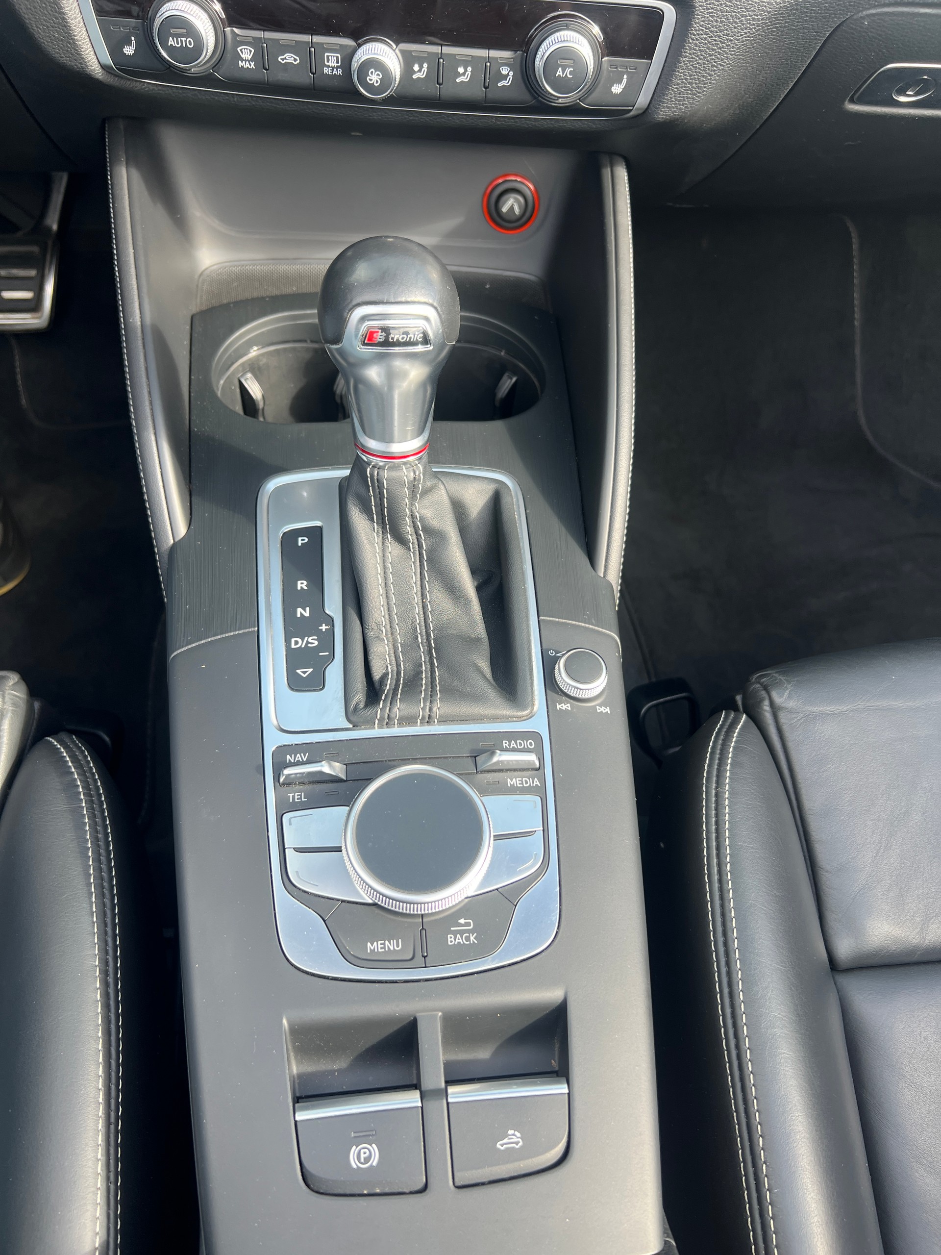 AUDI S3 Cabrio 2.0 TFSI quattro S-tronic-image-12