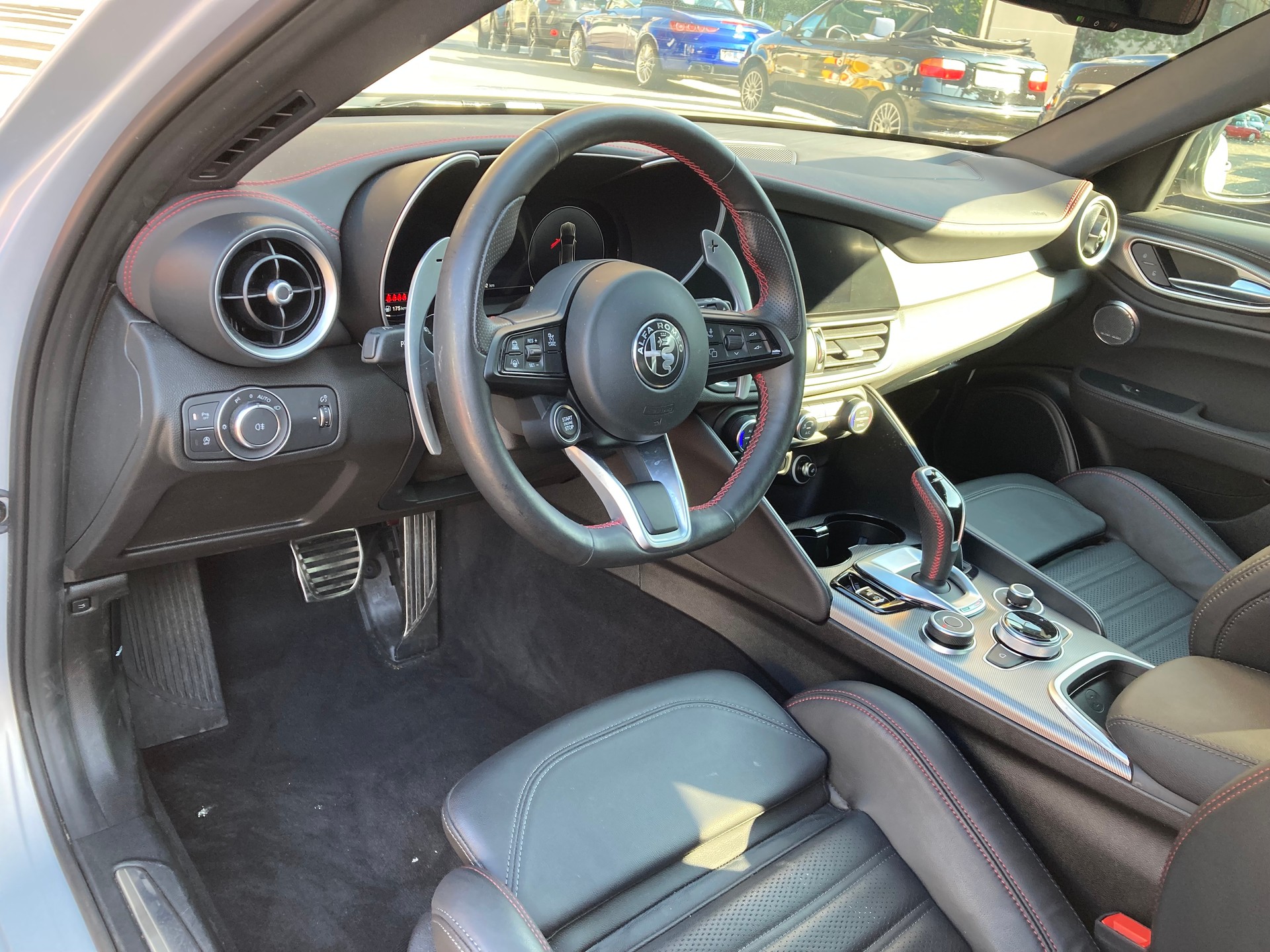 ALFA ROMEO Giulia 2.0 Competizione Pack Sky Q4 AT8-image-2