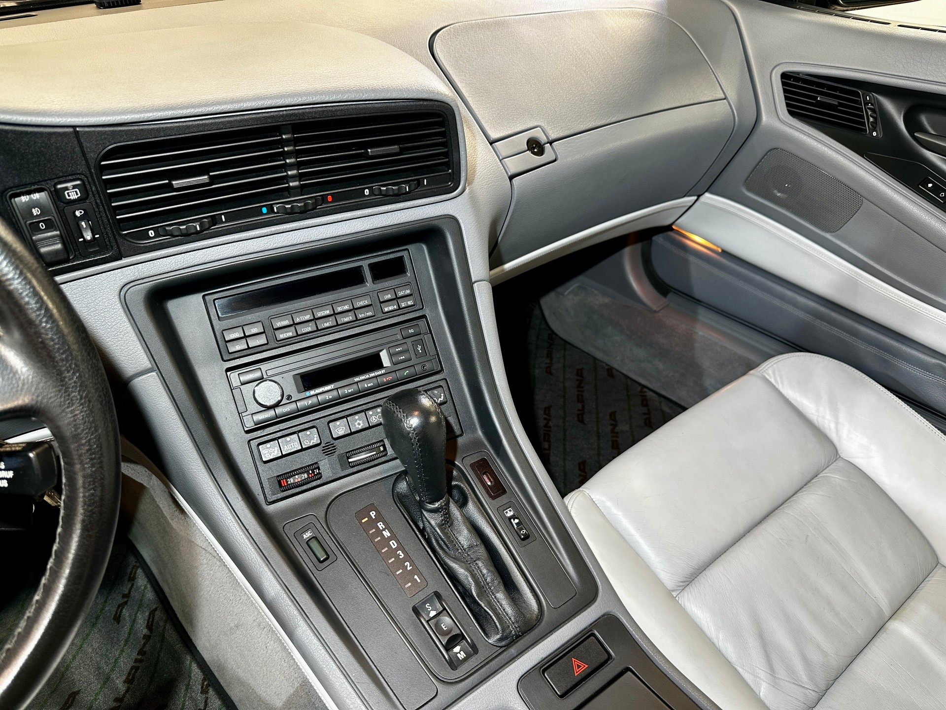 BMW ALPINA 850i A-image-22