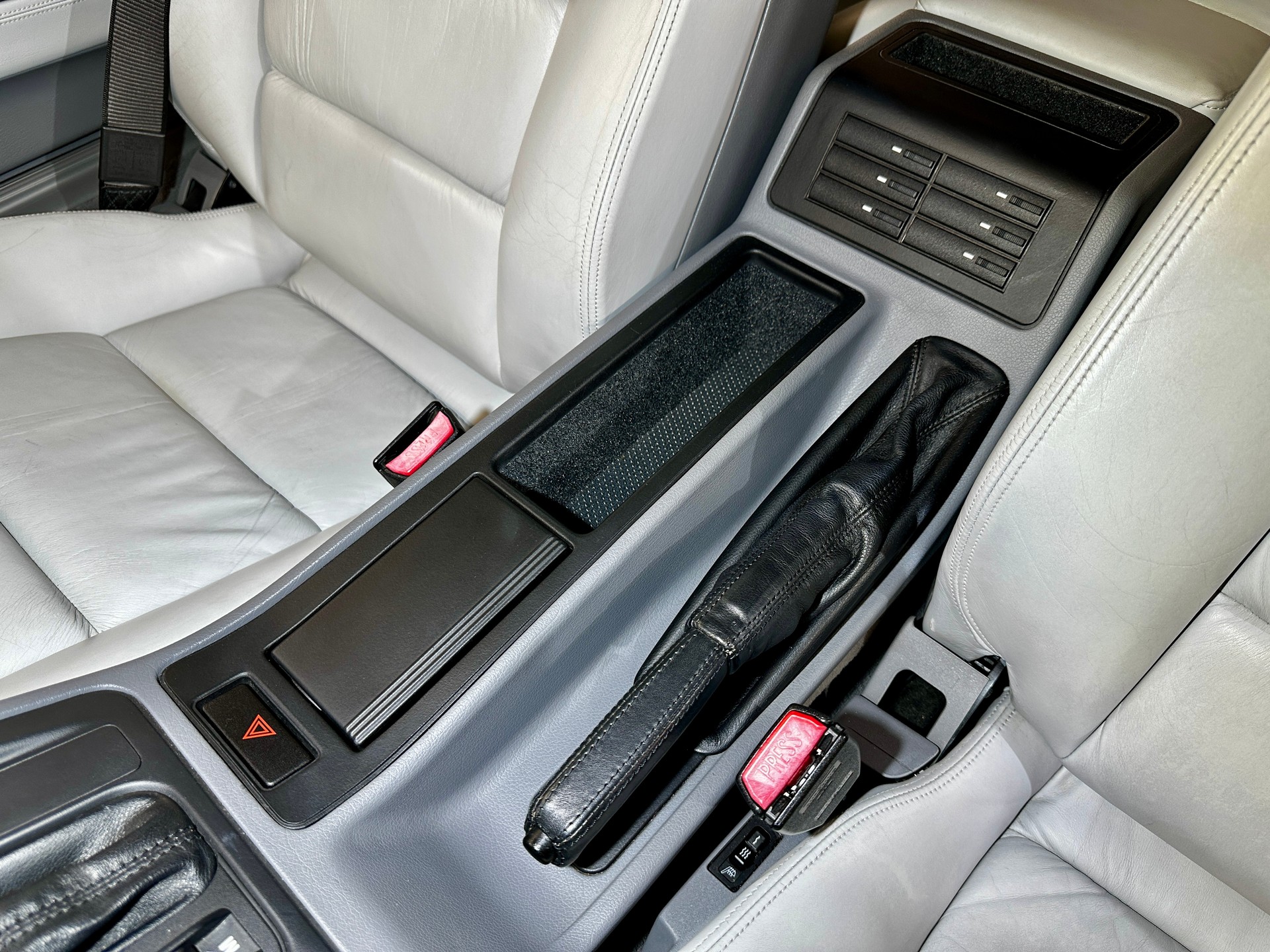 BMW ALPINA 850i A-image-23