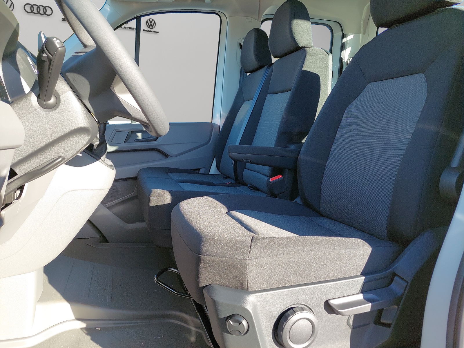 VW Crafter Chassi Doka 3640 mit Brücke-image-5