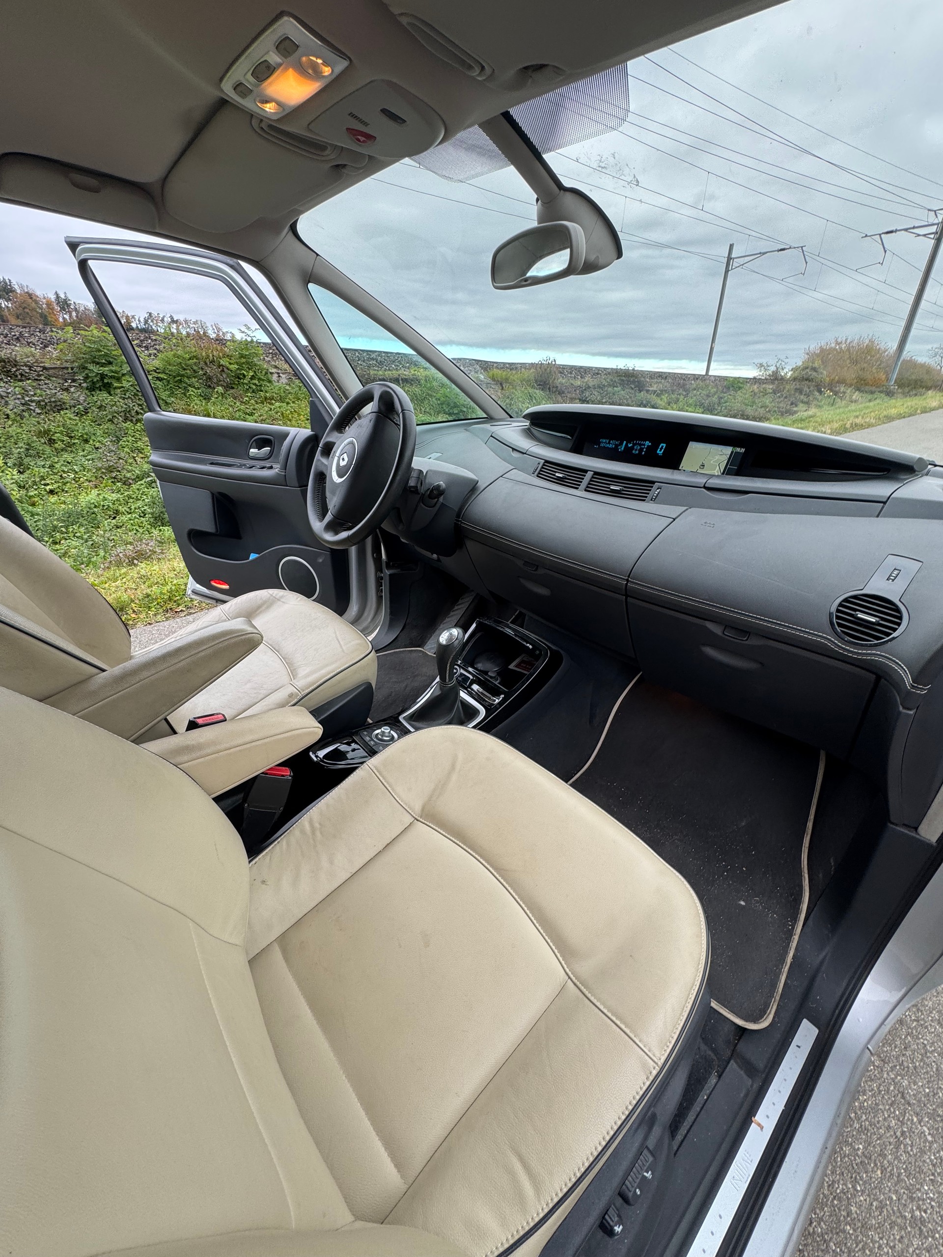 RENAULT Grand Espace 2.0 dCi Dynamique Automatic-image-8