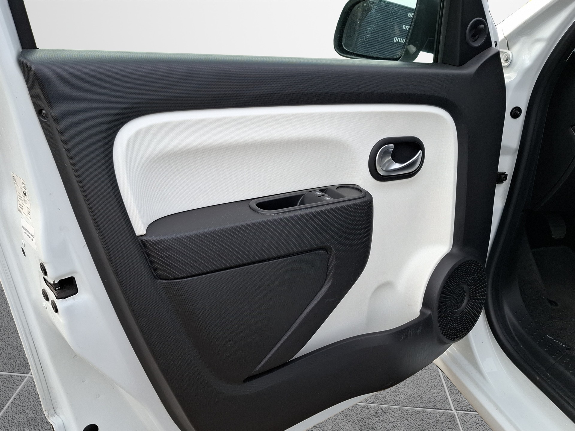 RENAULT Twingo 1.0 Intens-image-15