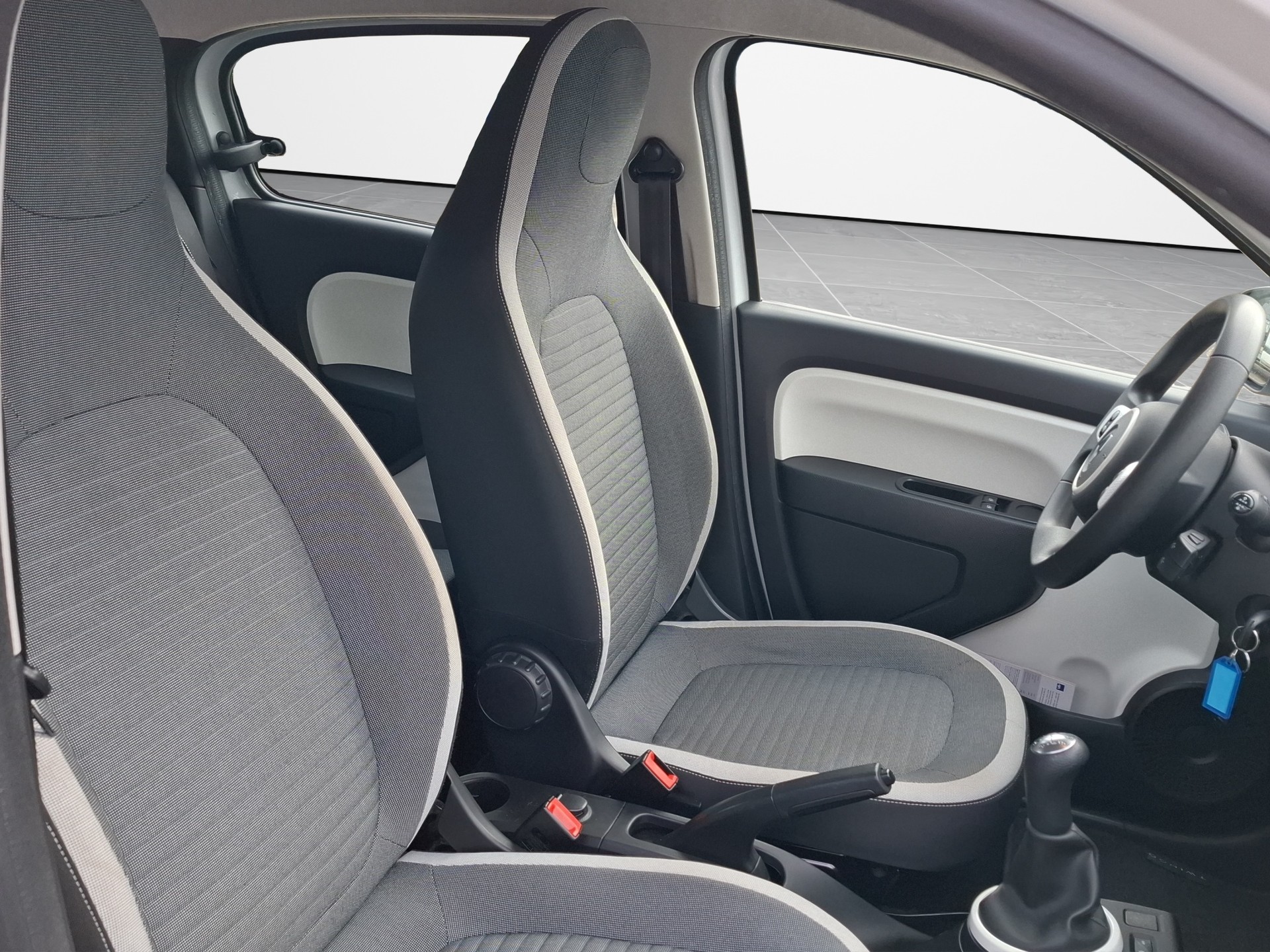 RENAULT Twingo 1.0 Intens-image-12