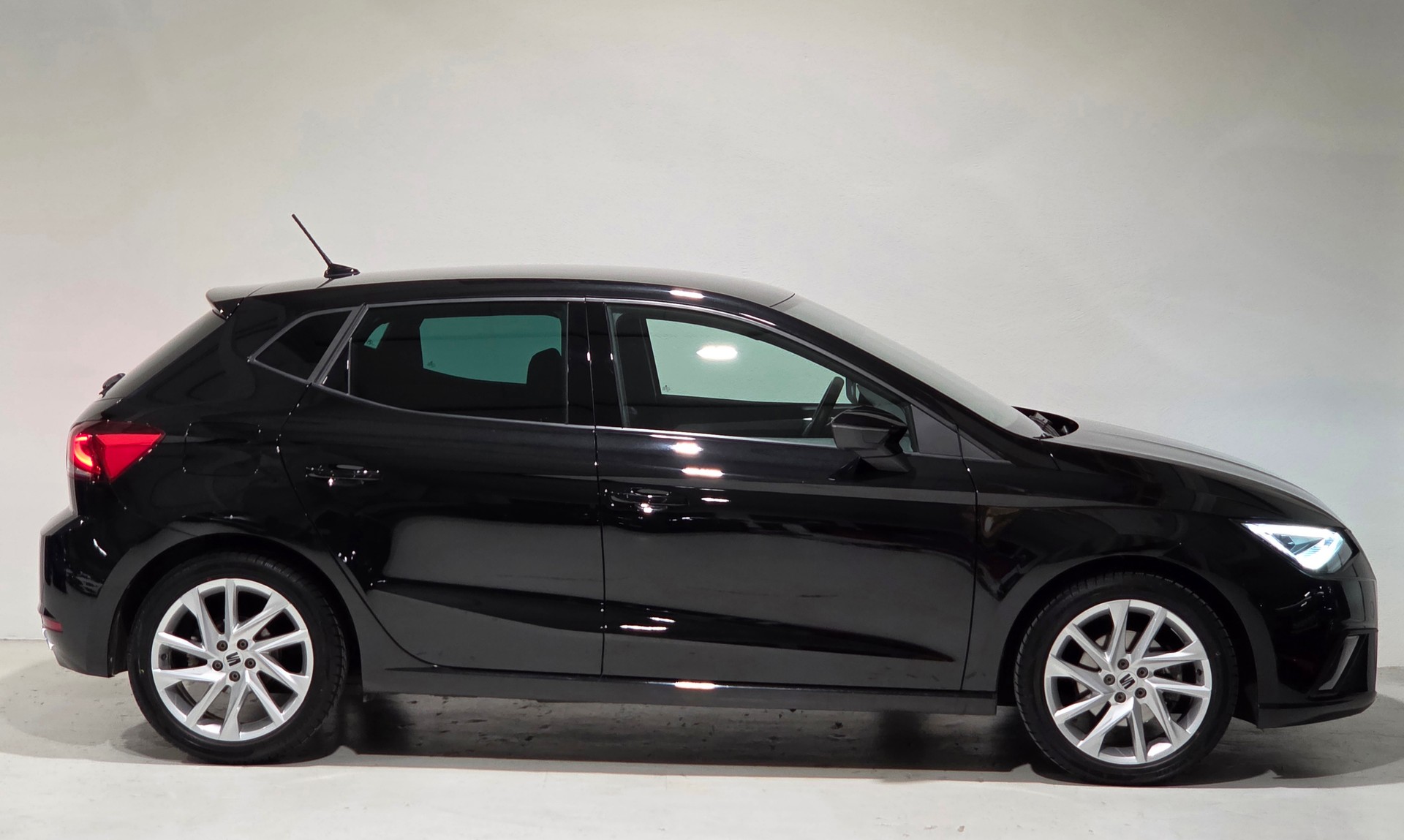SEAT Ibiza 1.0 EcoTSI Hola FR DSG-image-24