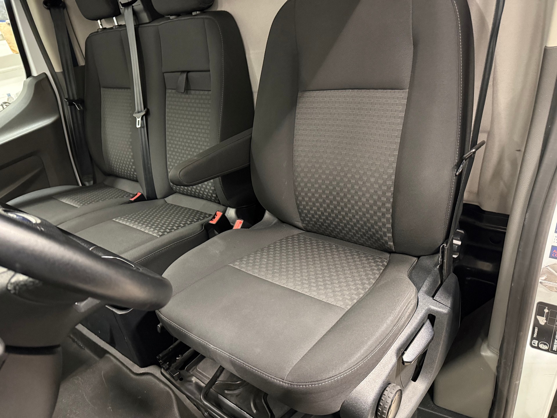 FORD Transit Van 350 L2 Limited 2.0 TDCi 185 PS-image-4