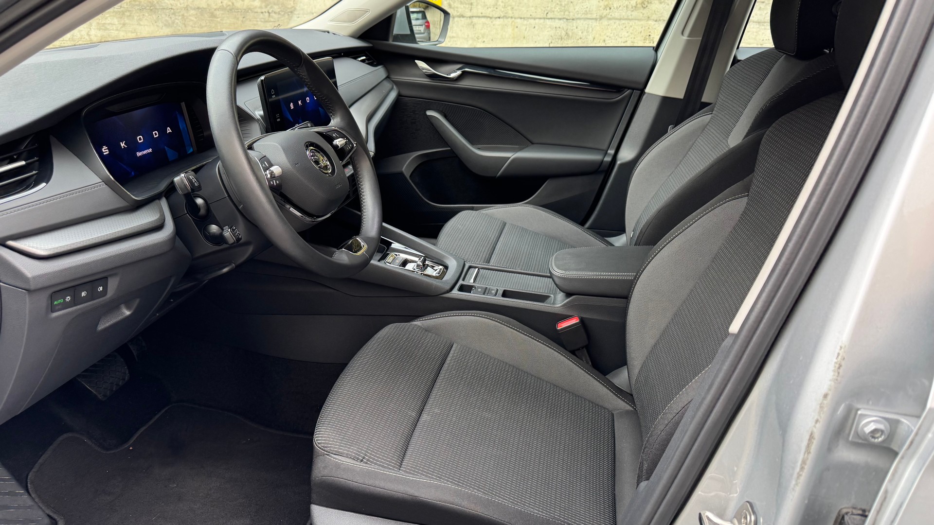 SKODA Octavia Combi 2.0 TDI DSG Ambition 4x4-image-9