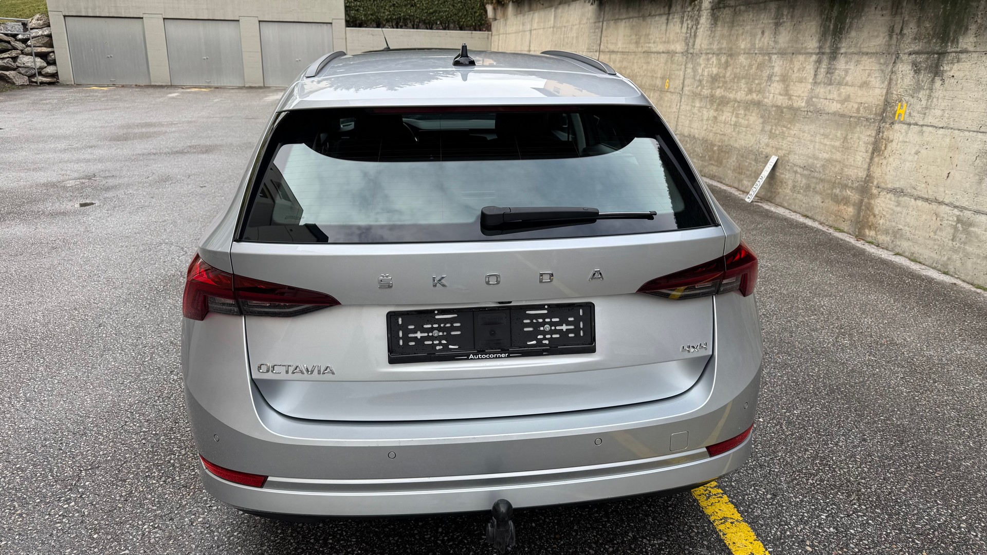 SKODA Octavia Combi 2.0 TDI DSG Ambition 4x4-image-5
