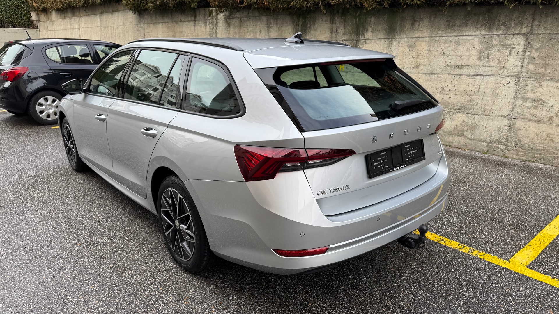 SKODA Octavia Combi 2.0 TDI DSG Ambition 4x4-image-4