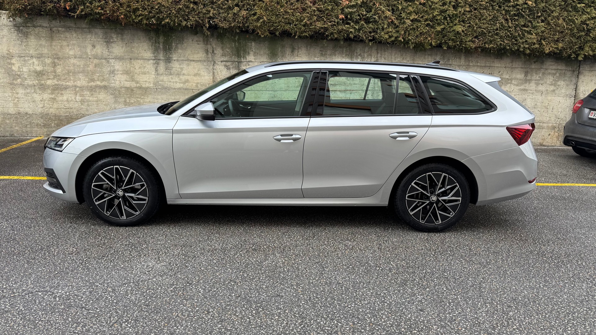 SKODA Octavia Combi 2.0 TDI DSG Ambition 4x4-image-1