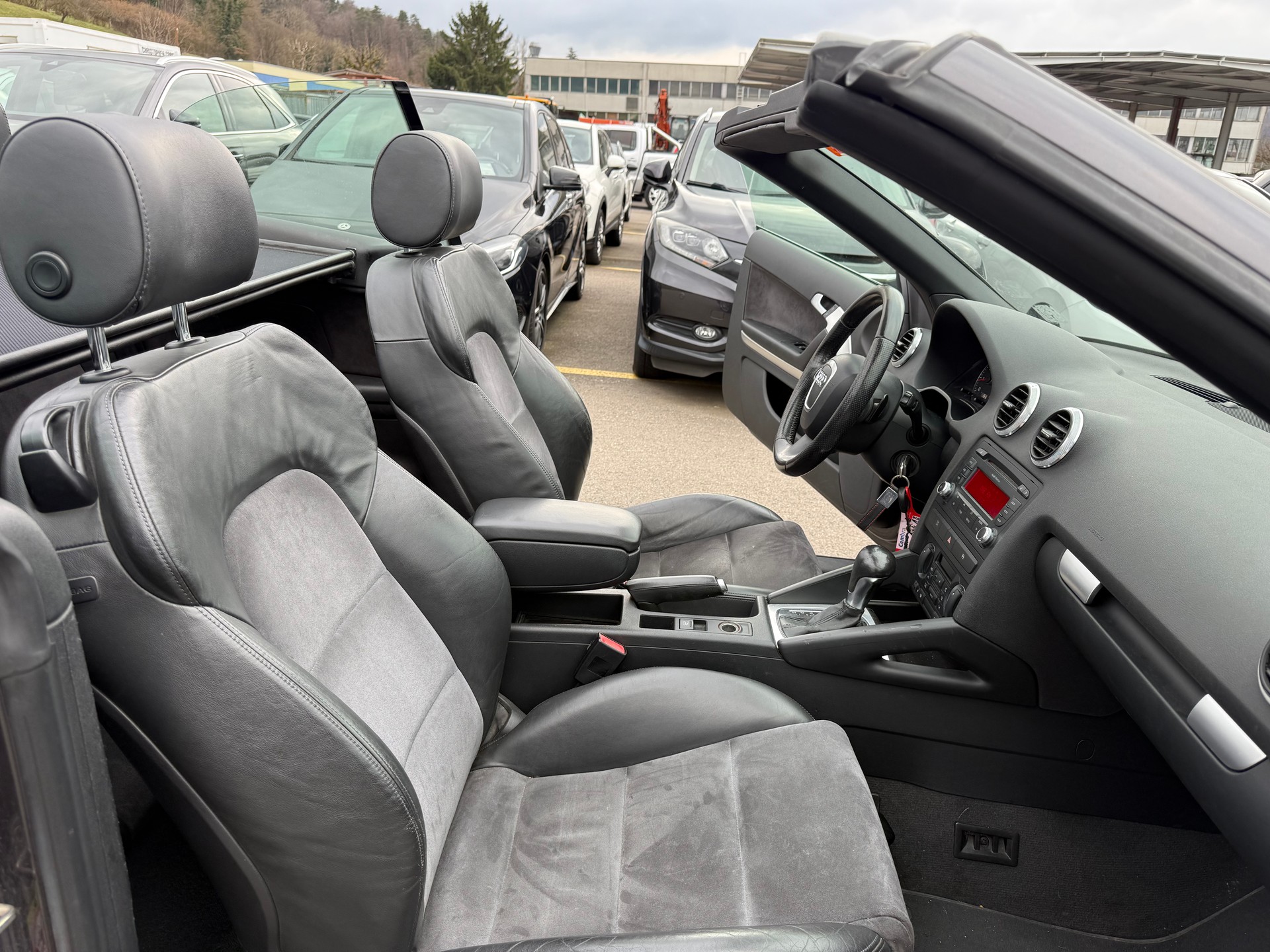 AUDI A3 Cabriolet 1.8 TFSI Ambition S-tronic-image-11