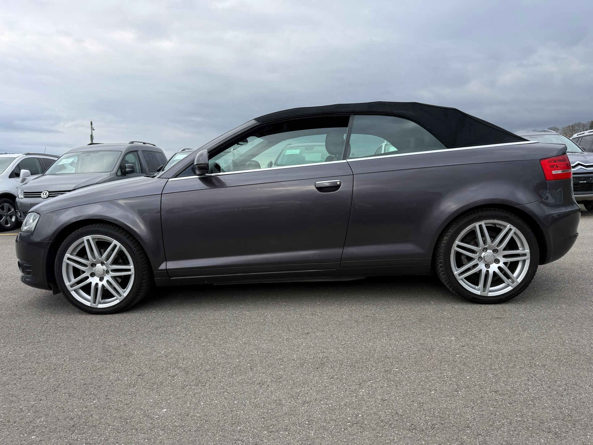 AUDI A3 Cabriolet 1.8 TFSI Ambition S-tronic-image-2