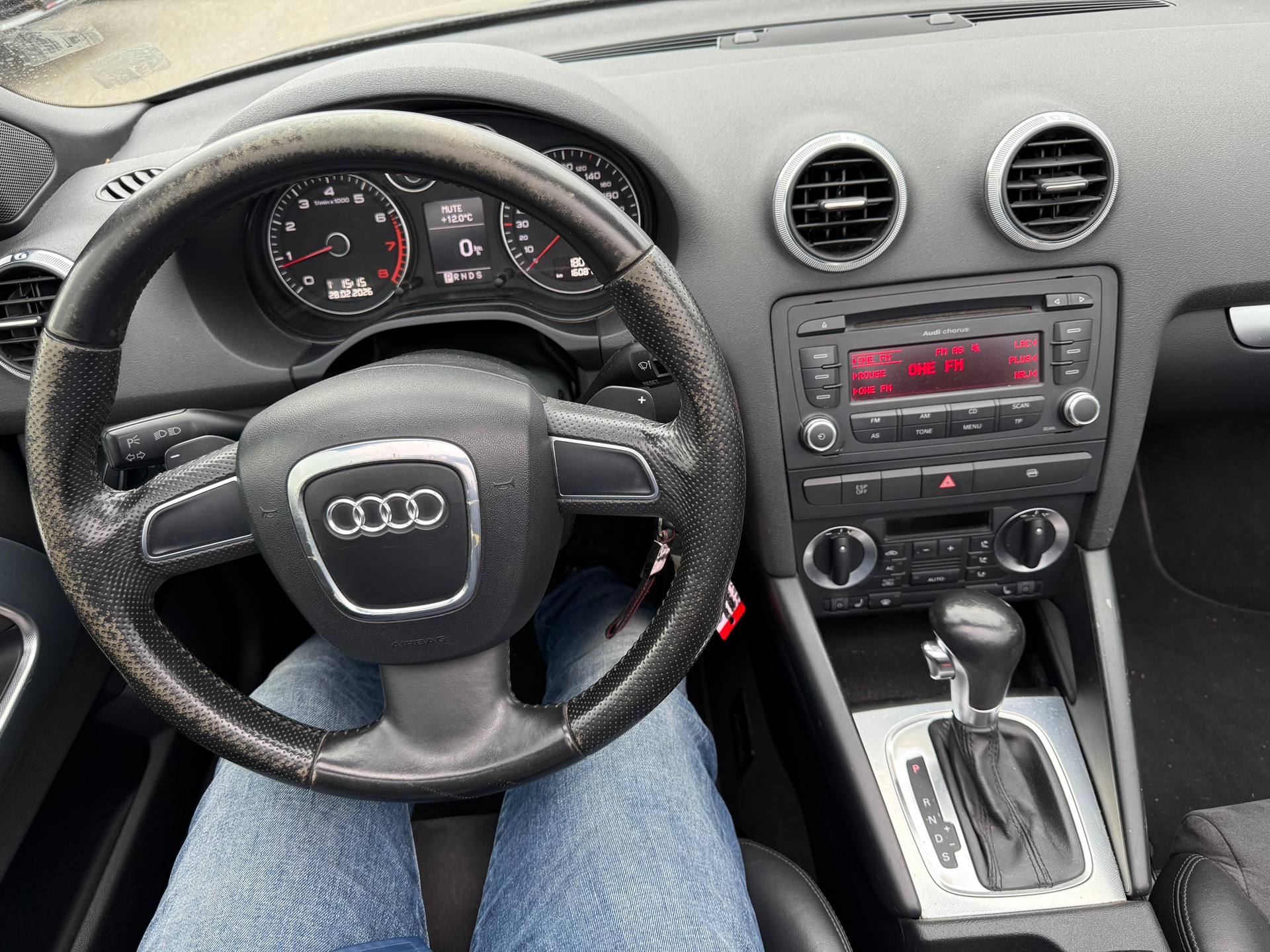 AUDI A3 Cabriolet 1.8 TFSI Ambition S-tronic-image-14