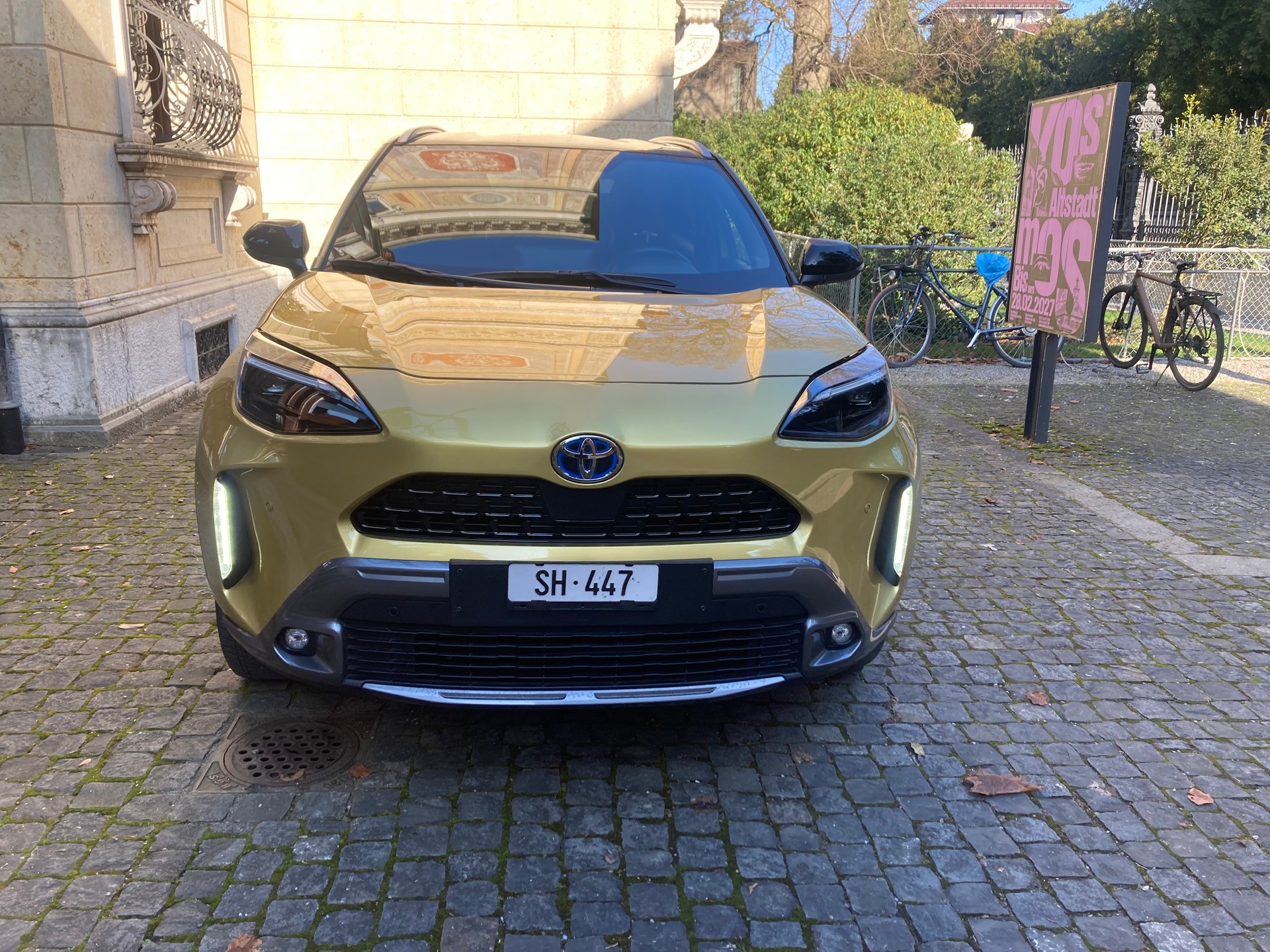 TOYOTA Yaris Cross 1.5 Premiere Edition e-CVT AWDi-image-1