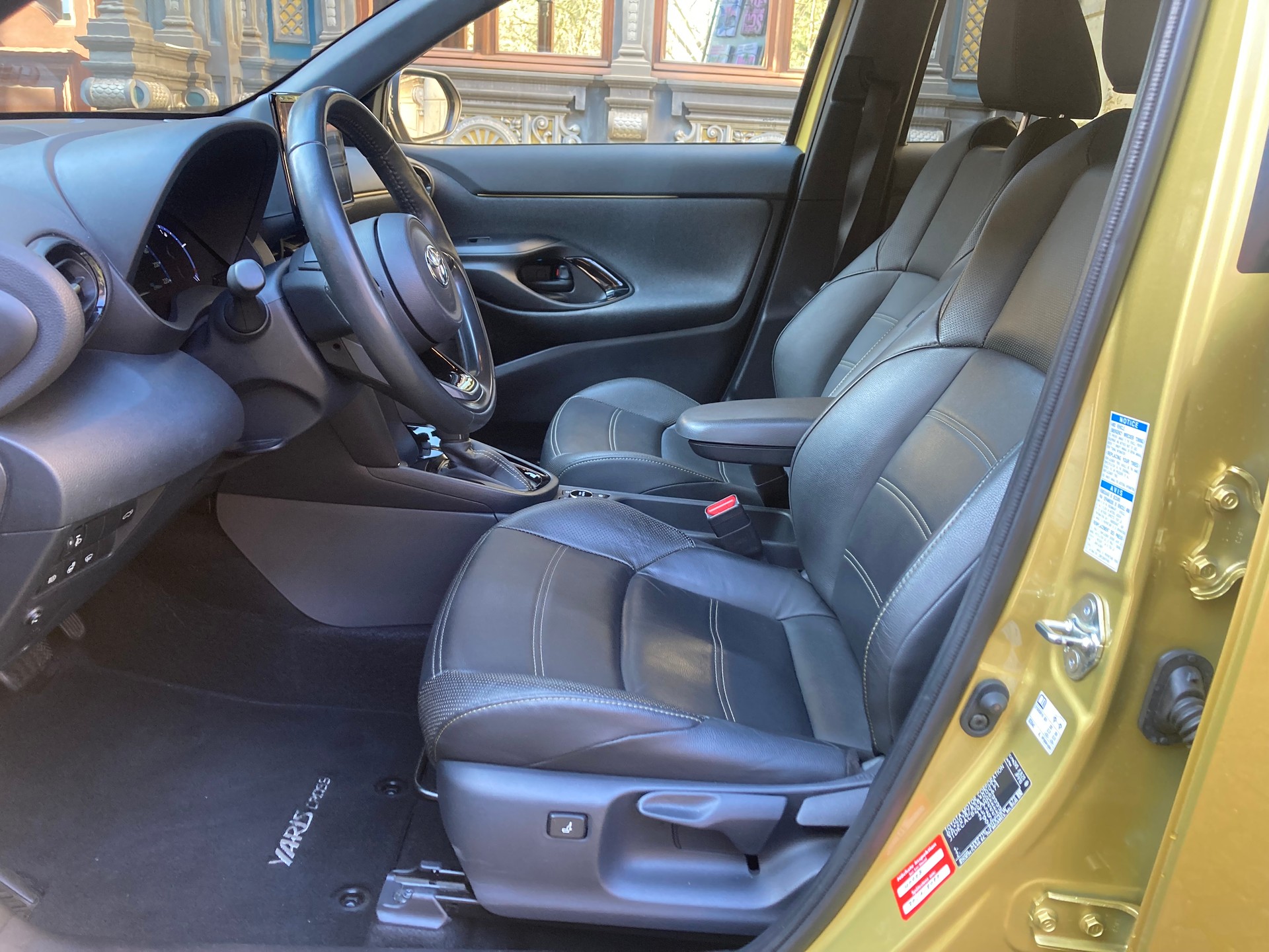 TOYOTA Yaris Cross 1.5 Premiere Edition e-CVT AWDi-image-11
