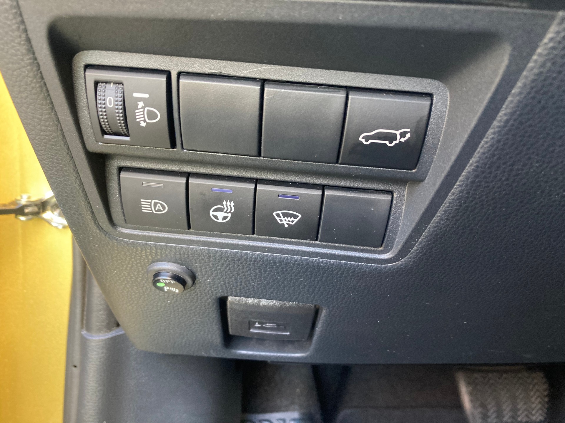 TOYOTA Yaris Cross 1.5 Premiere Edition e-CVT AWDi-image-9