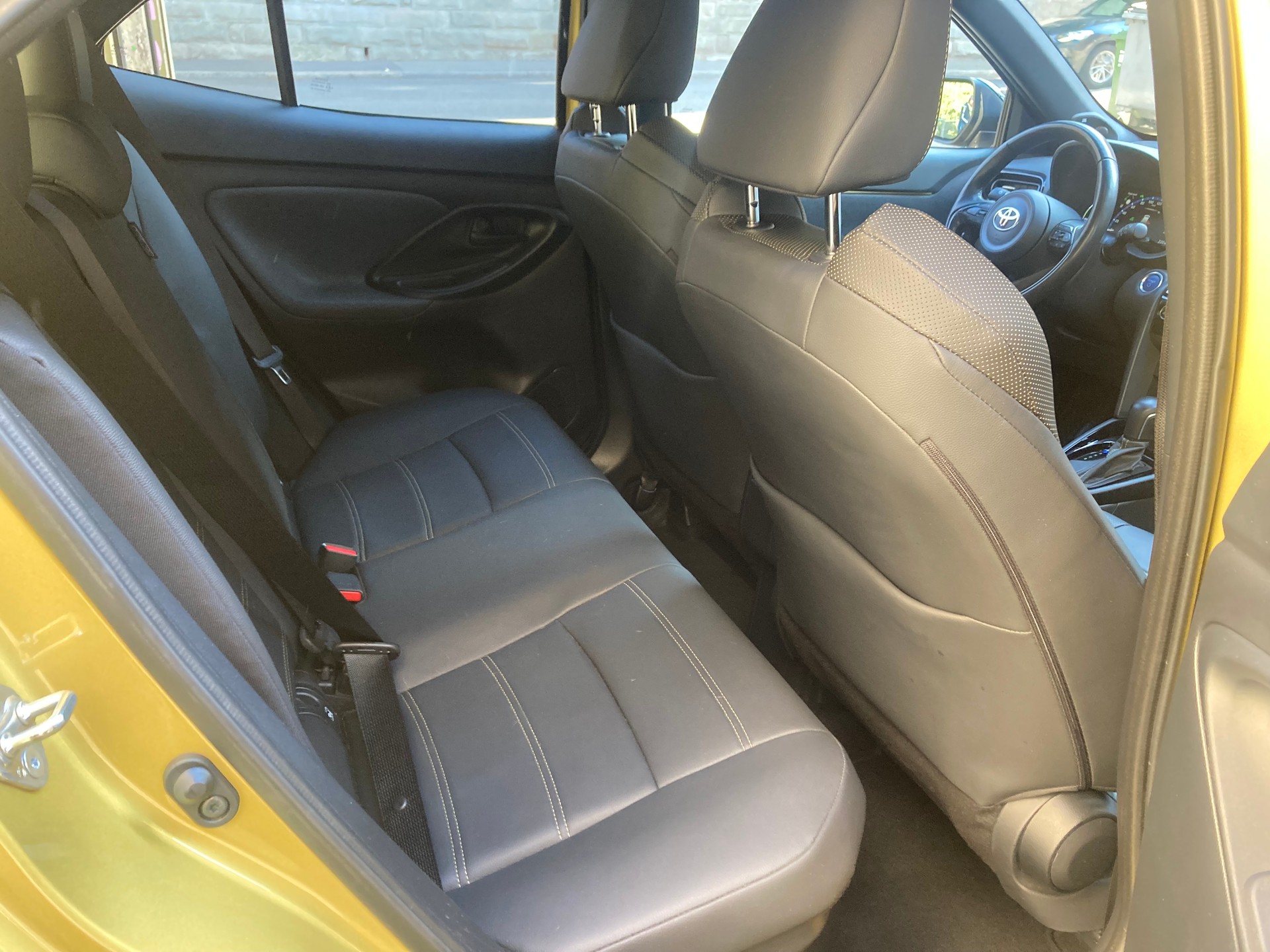 TOYOTA Yaris Cross 1.5 Premiere Edition e-CVT AWDi-image-15