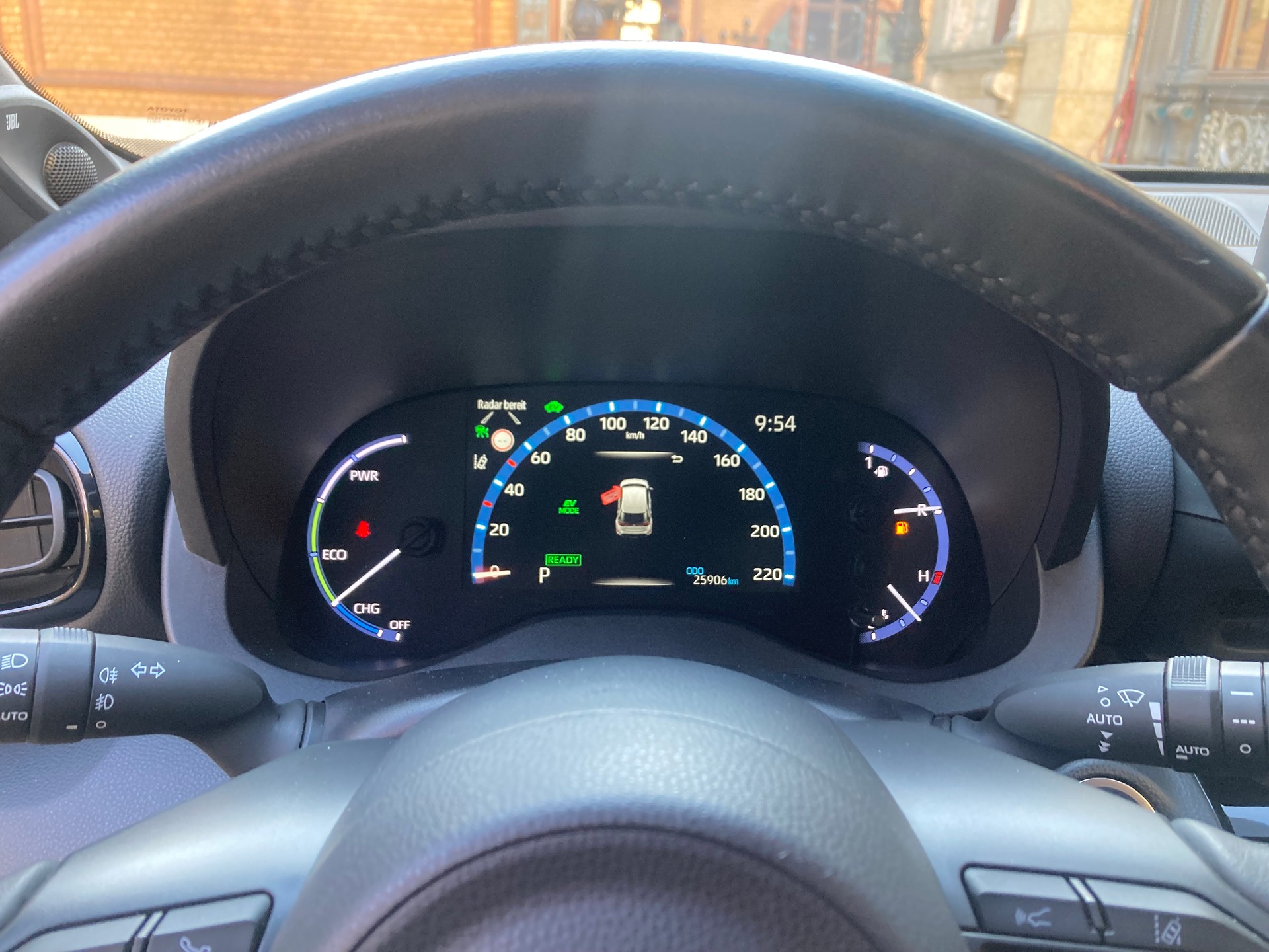 TOYOTA Yaris Cross 1.5 Premiere Edition e-CVT AWDi-image-6