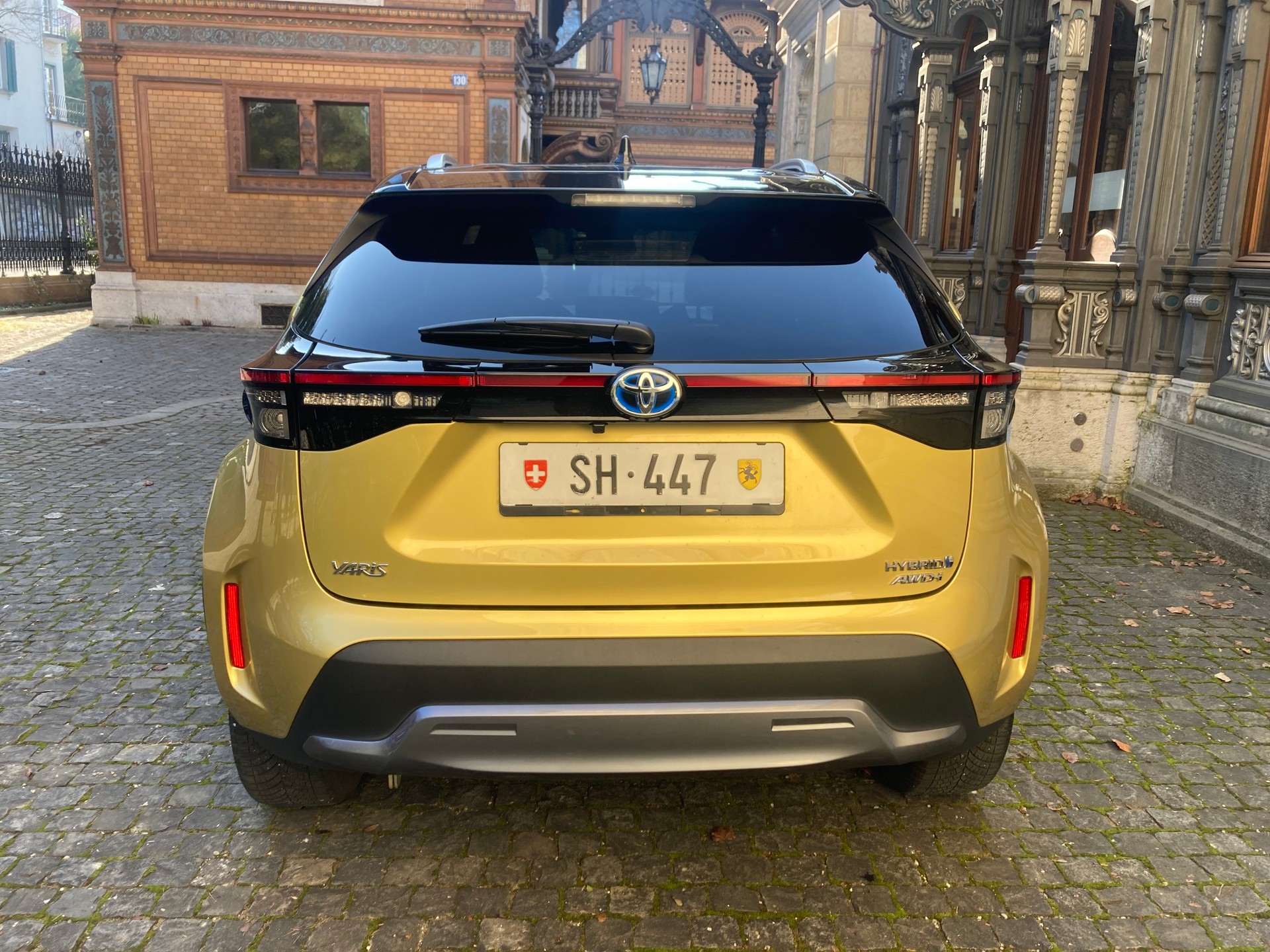 TOYOTA Yaris Cross 1.5 Premiere Edition e-CVT AWDi-image-4
