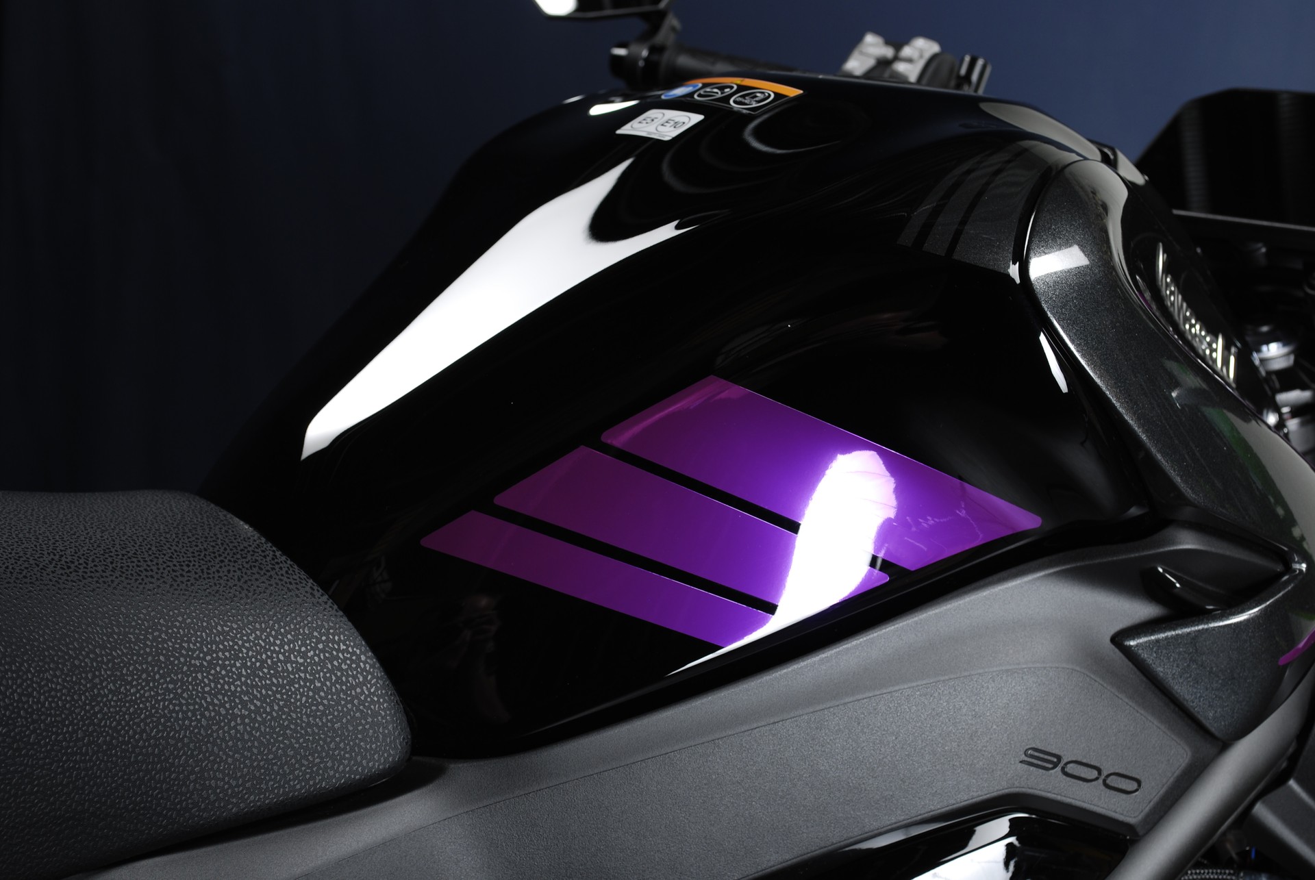 KAWASAKI Z 900 (70kW) MY26 - Sonderumbau Teilfoliert-image-3