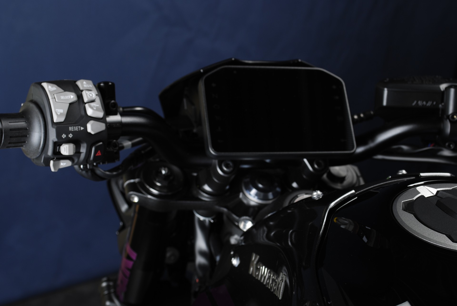 KAWASAKI Z 900 (70kW) MY26 - Sonderumbau Teilfoliert-image-14