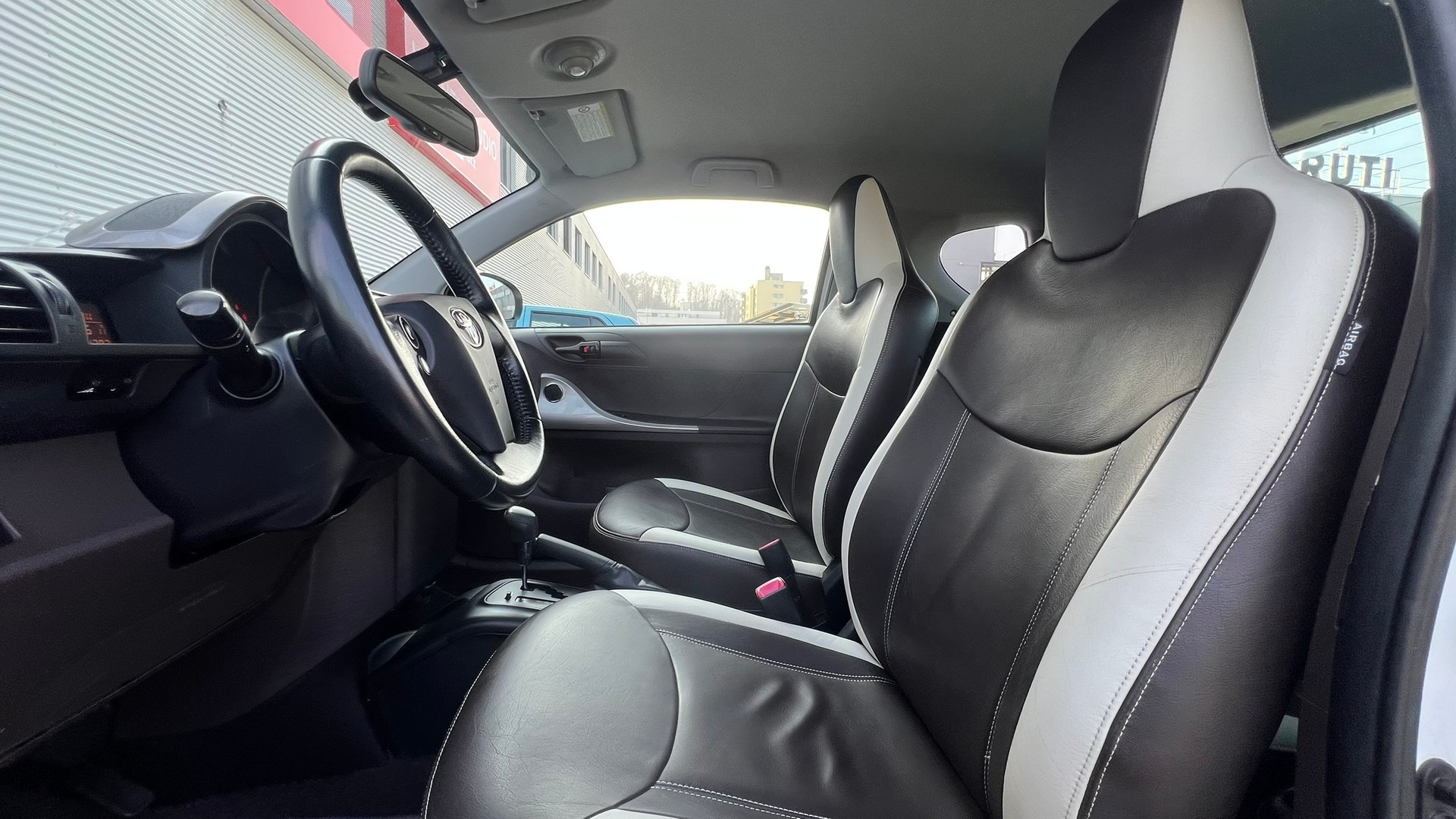 TOYOTA iQ3 1.33 DUAL VVT-i MULTIDRIVE l 98 PS-image-26