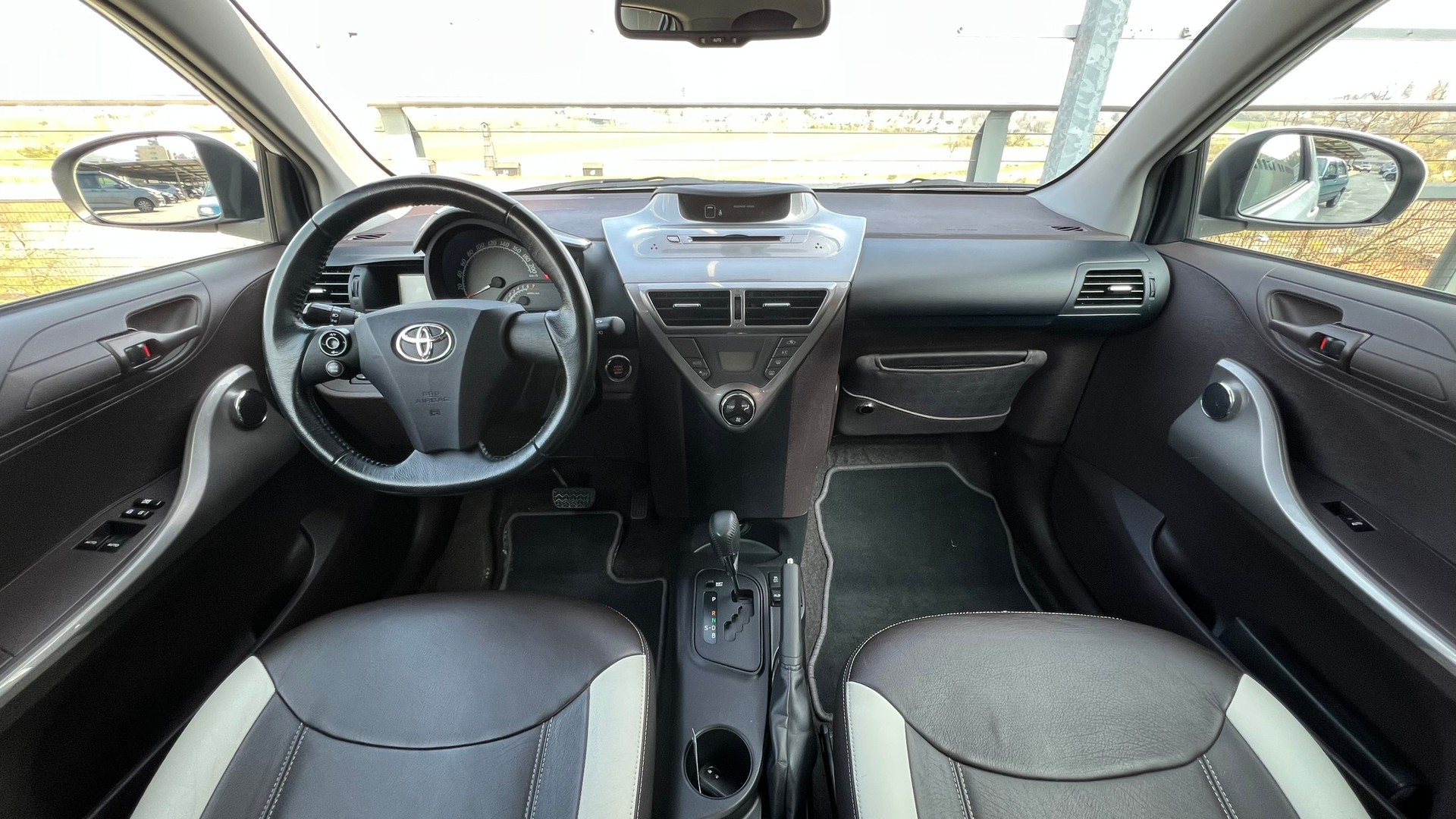 TOYOTA iQ3 1.33 DUAL VVT-i MULTIDRIVE l 98 PS-image-21