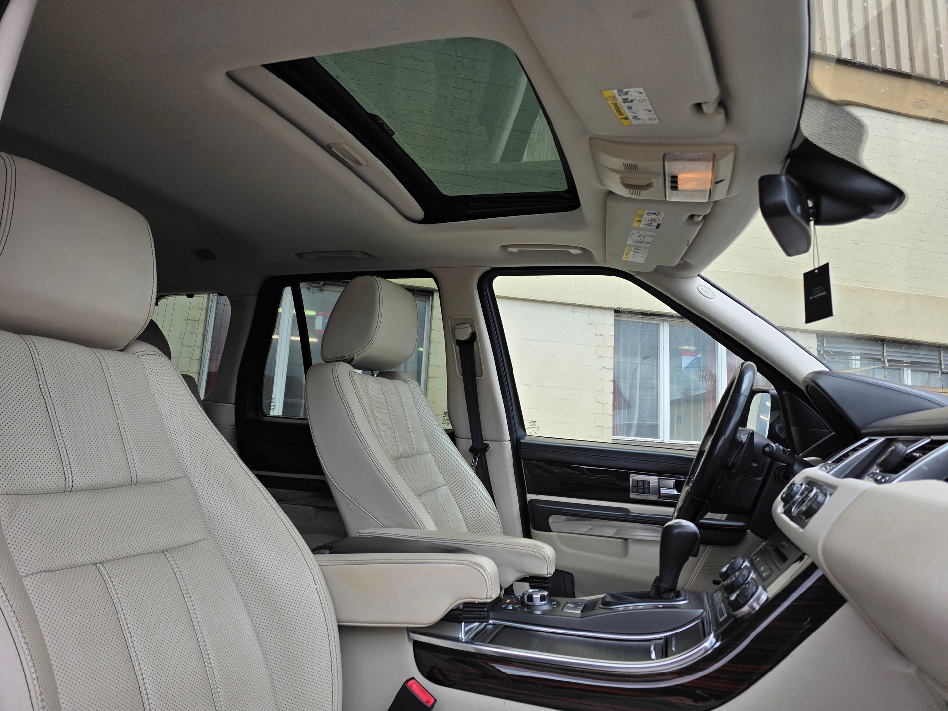 LAND ROVER 3.0 SDV6 / Silverstone Limited Edition-image-7