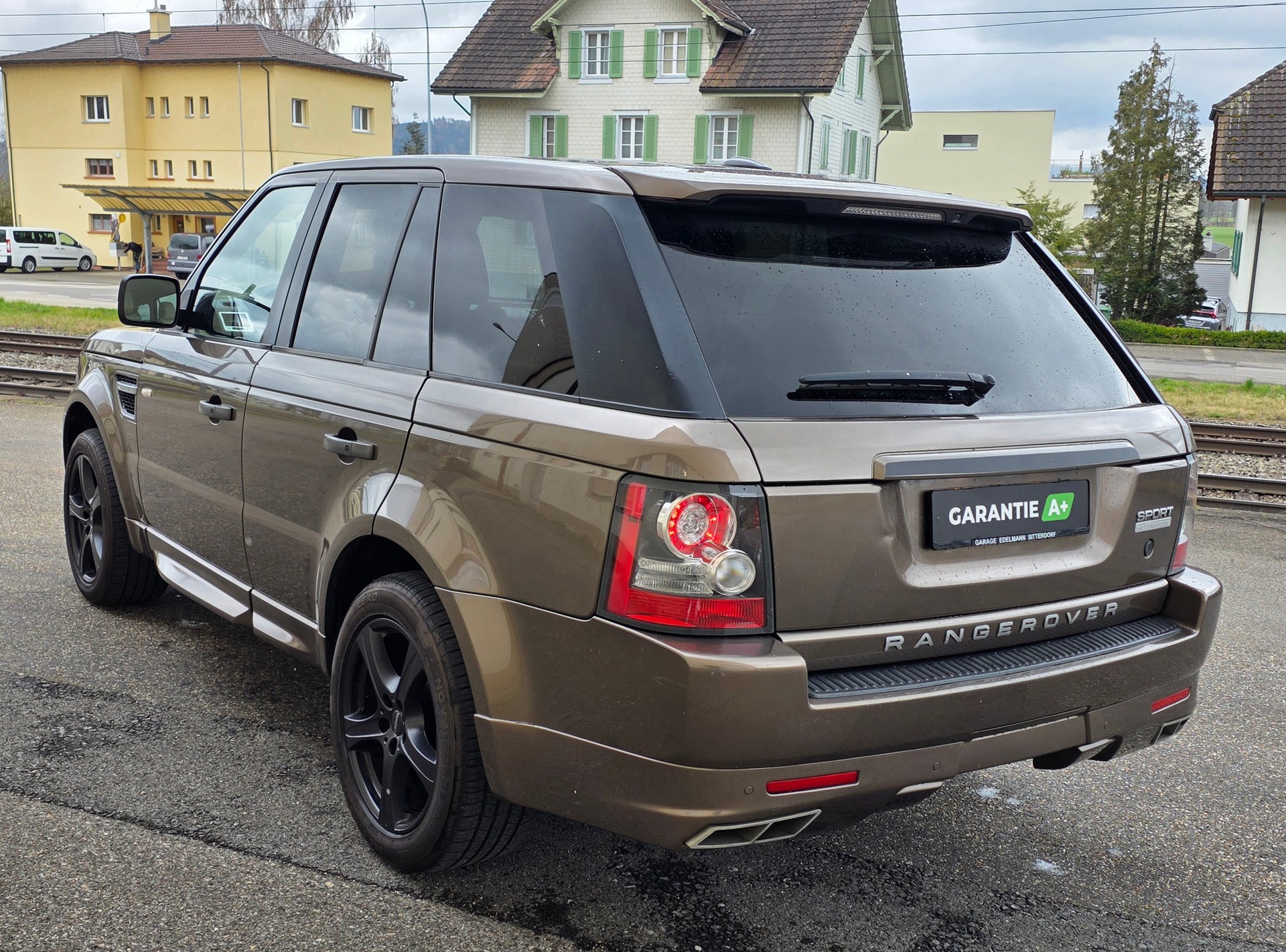 LAND ROVER 3.0 SDV6 / Silverstone Limited Edition-image-4