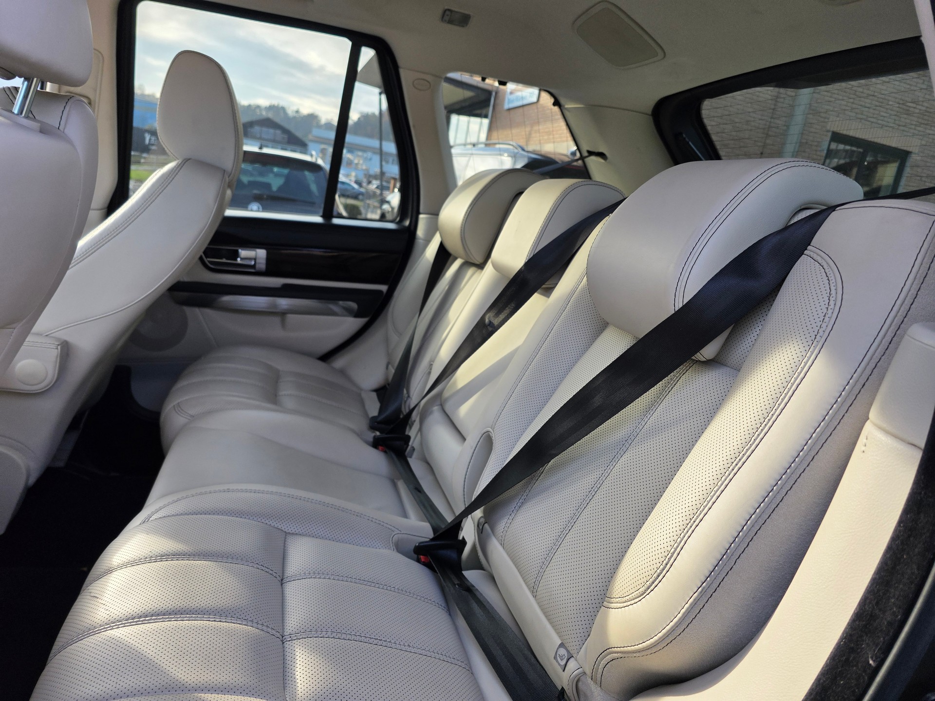 LAND ROVER 3.0 SDV6 / Silverstone Limited Edition-image-11
