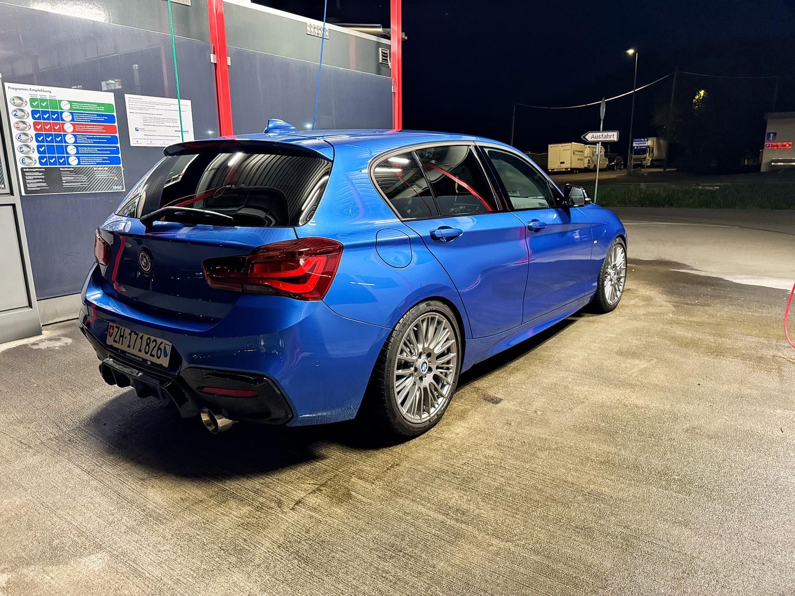 BMW M140i xDrive Steptronic-image-5