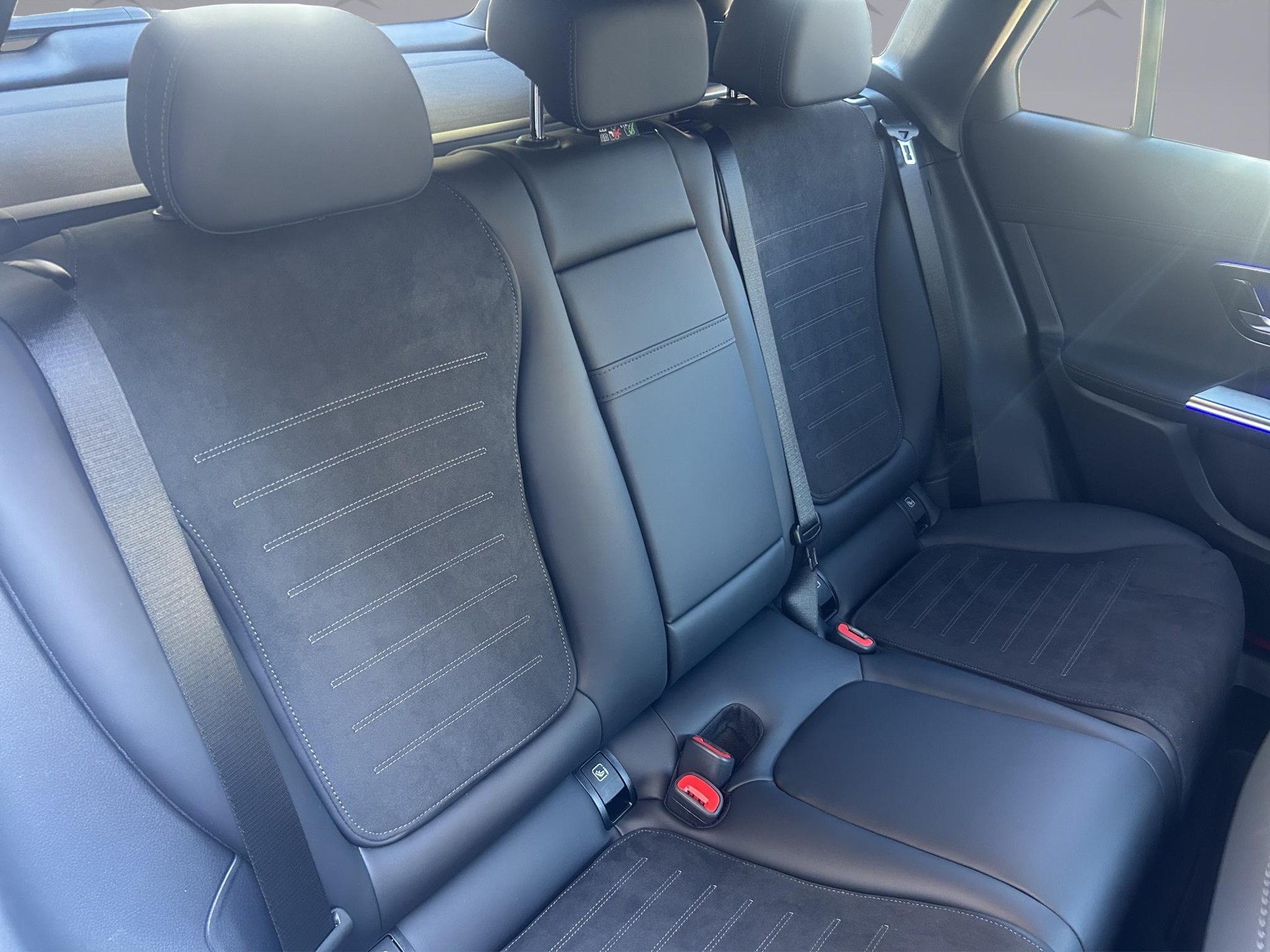 MERCEDES-BENZ GLC 220 d AMG Line 4matic-image-16