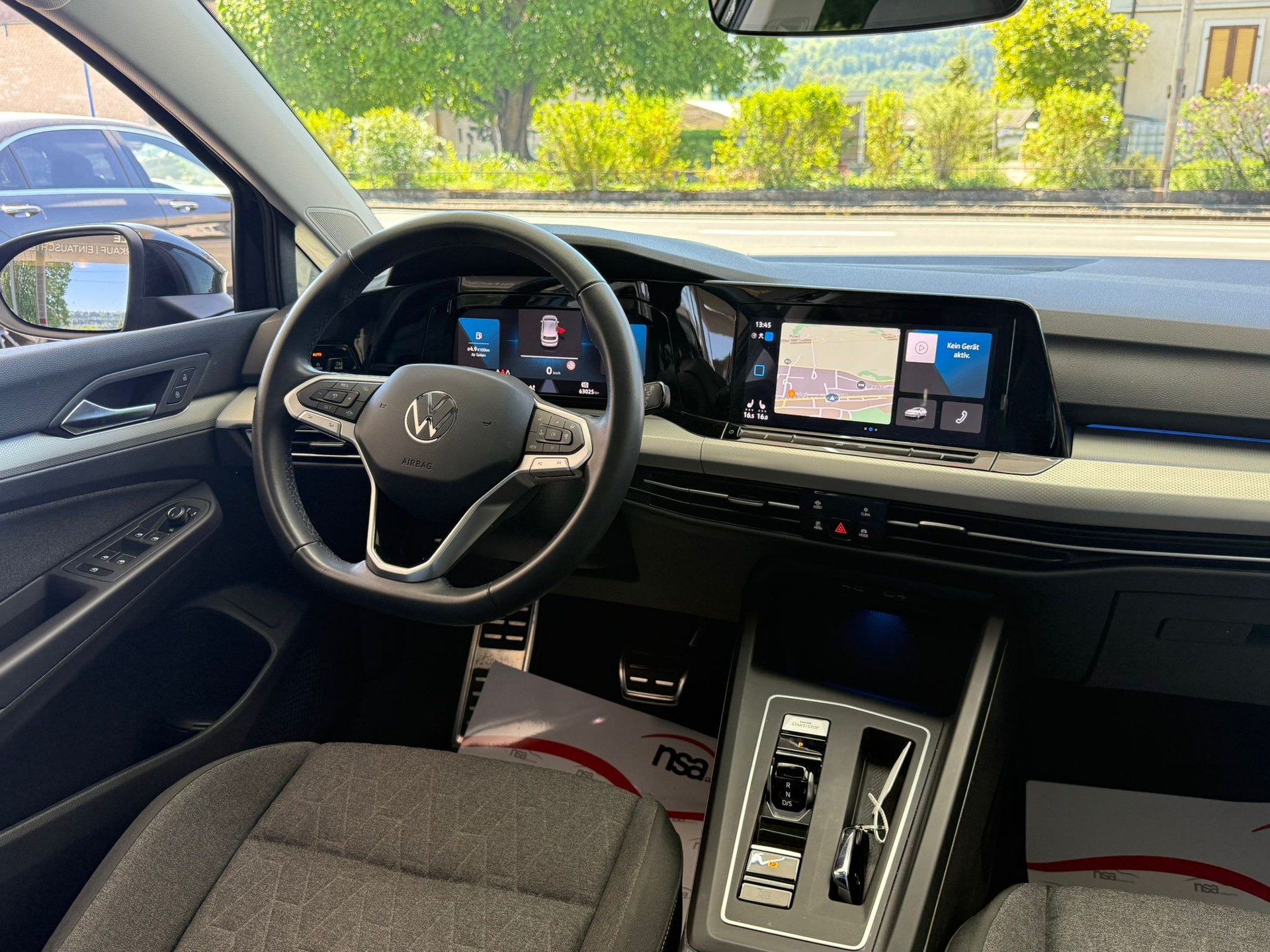 VW Golf 2.0 TDI Life DSG 4Motion-image-19