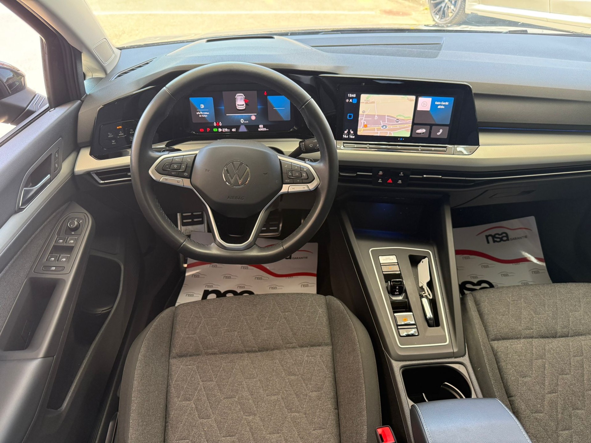 VW Golf 2.0 TDI Life DSG 4Motion-image-21