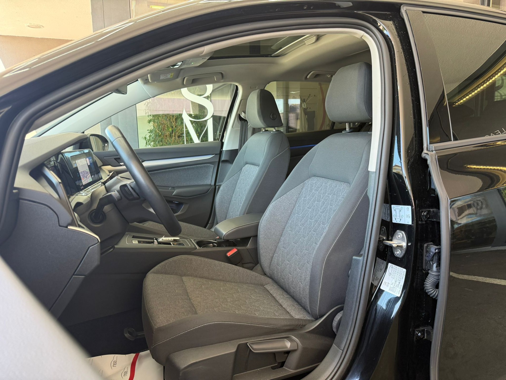 VW Golf 2.0 TDI Life DSG 4Motion-image-10