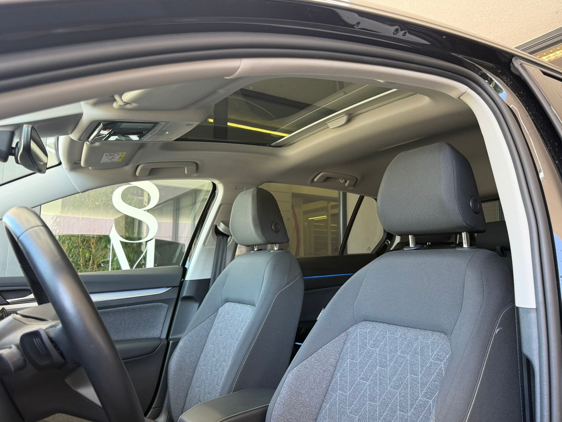 VW Golf 2.0 TDI Life DSG 4Motion-image-11