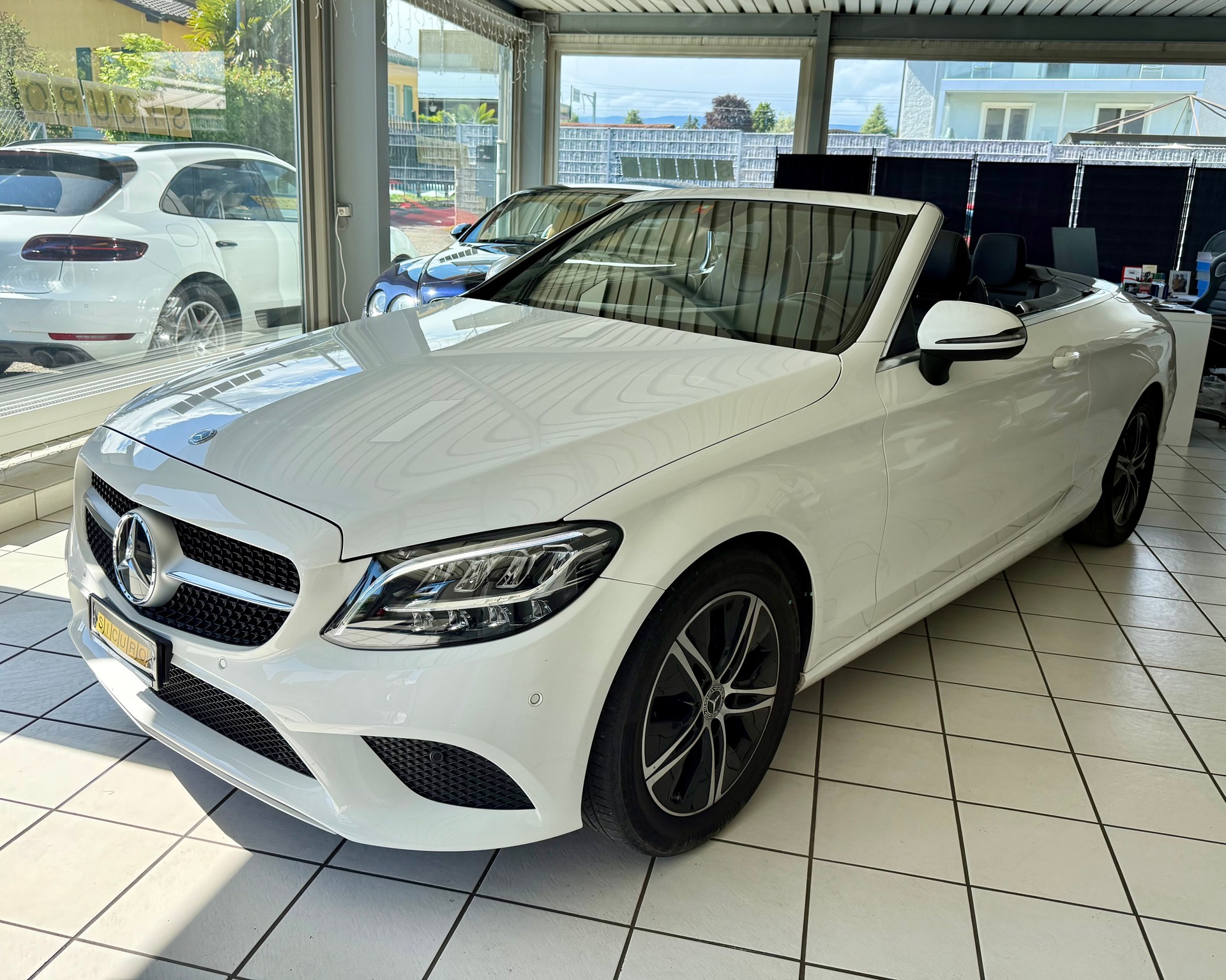 MERCEDES-BENZ C 180 Cabriolet-showroom-element-3