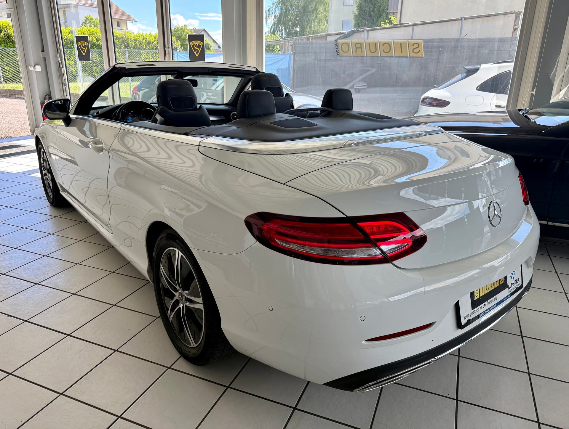 MERCEDES-BENZ C 180 Cabriolet-image-7