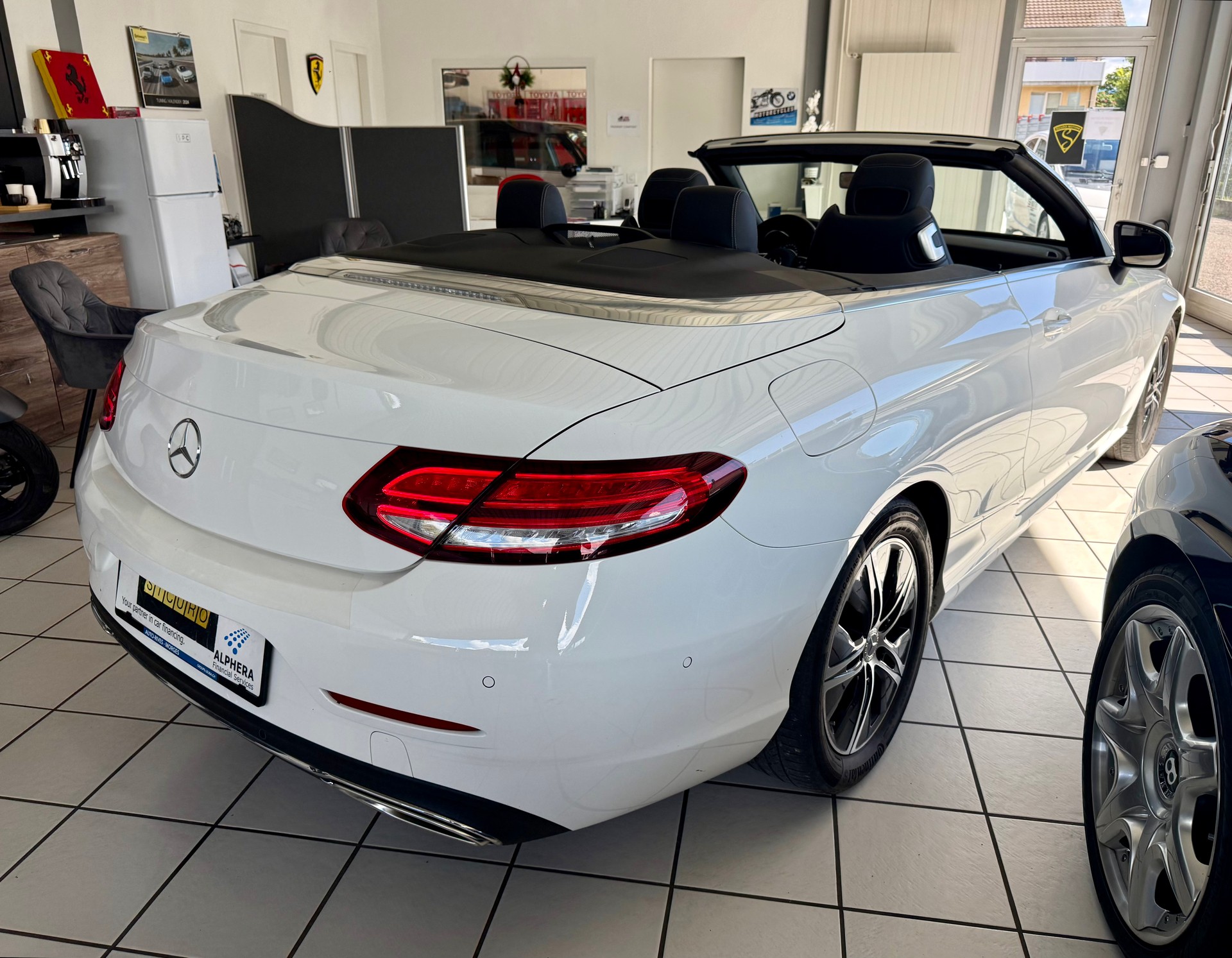 MERCEDES-BENZ C 180 Cabriolet-image-9