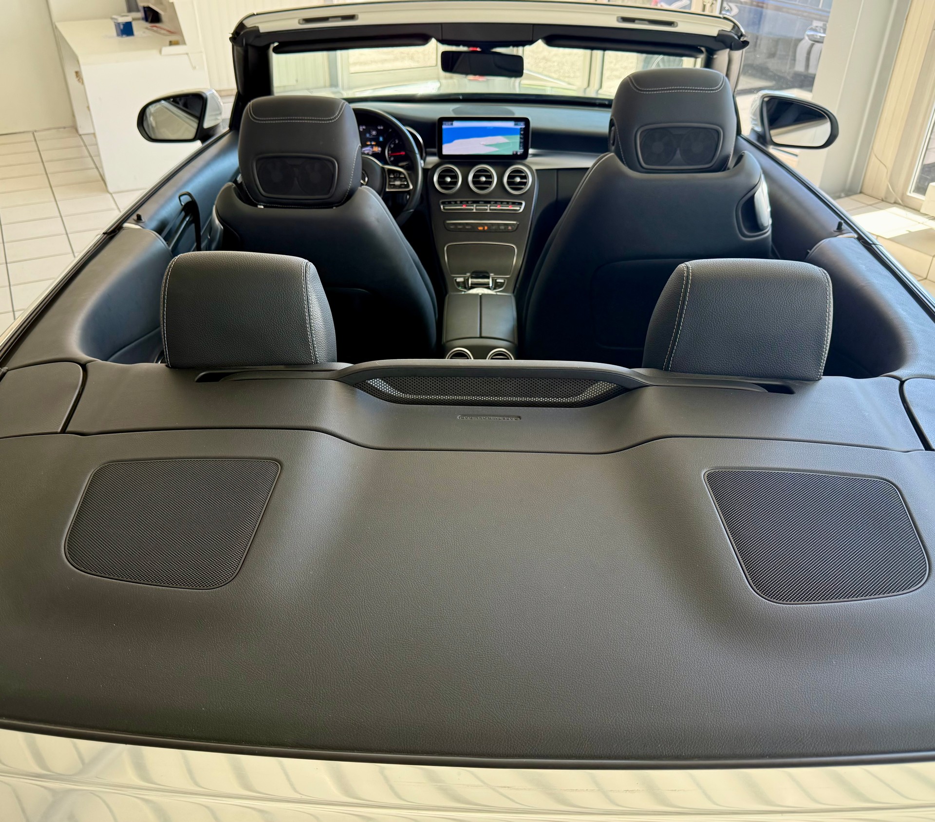 MERCEDES-BENZ C 180 Cabriolet-image-25